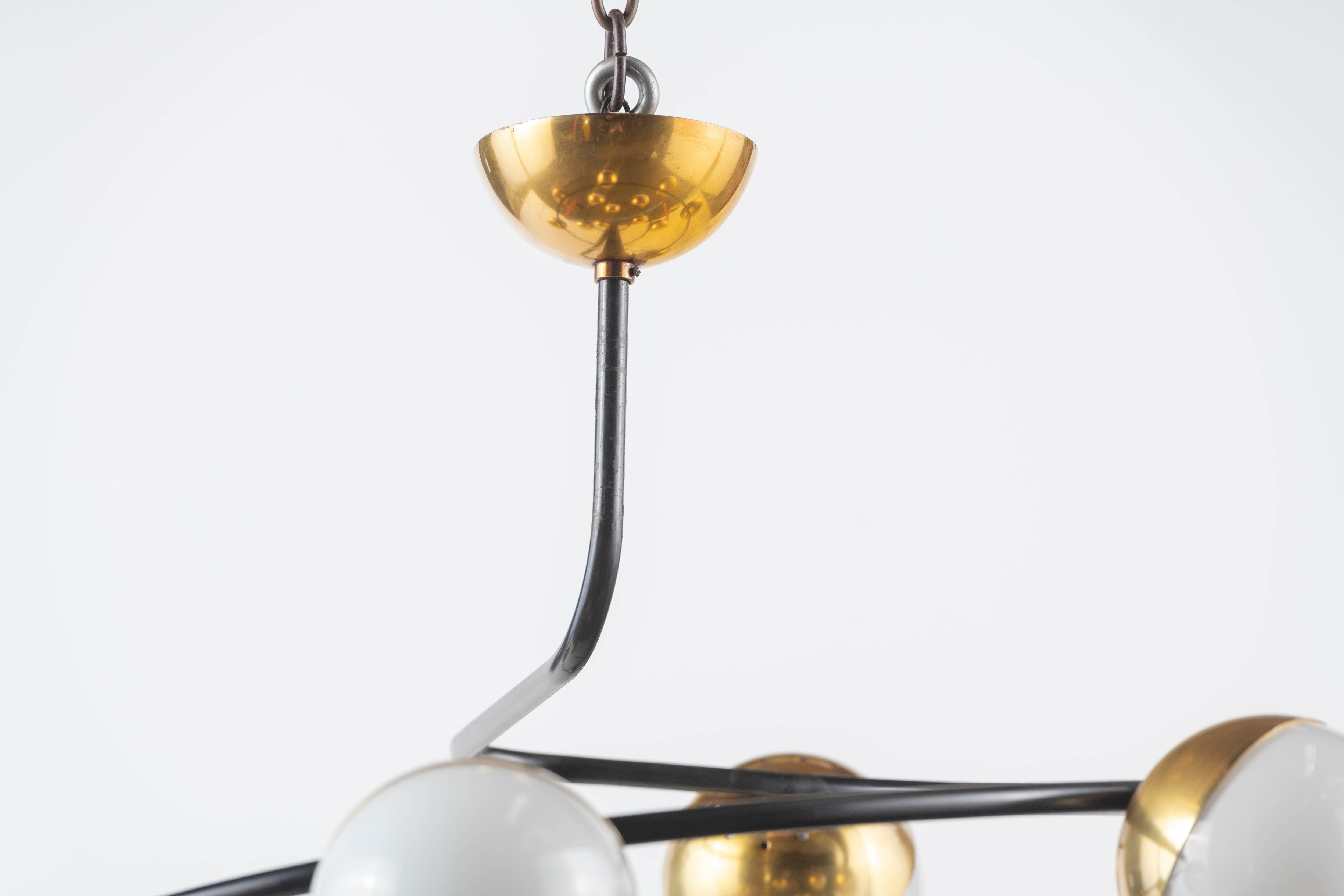 Mid-Century Modern Spiral Suspension Chandelier,  Attributed to Stilnovo For Sale