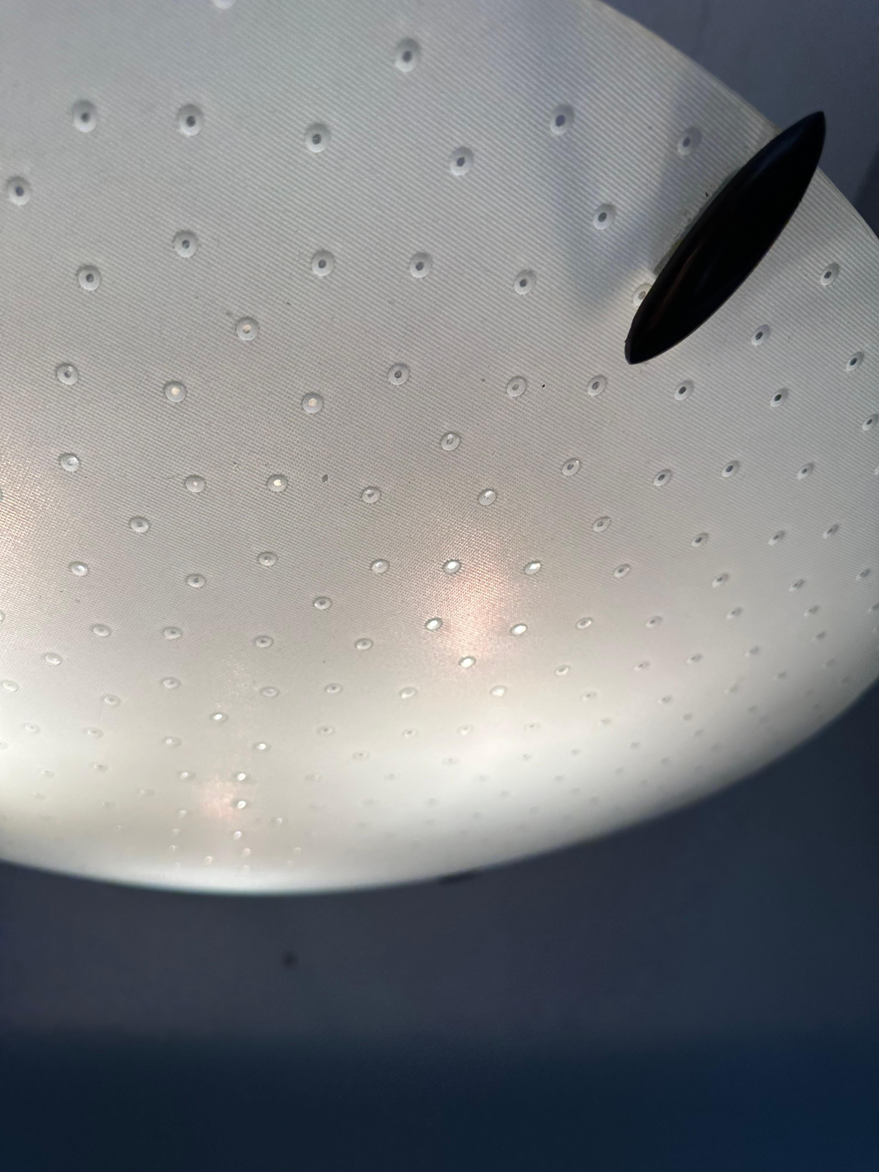 Lampada da incasso italiana senza tempo in vetro con motivo a fori, 1950 in vendita 3