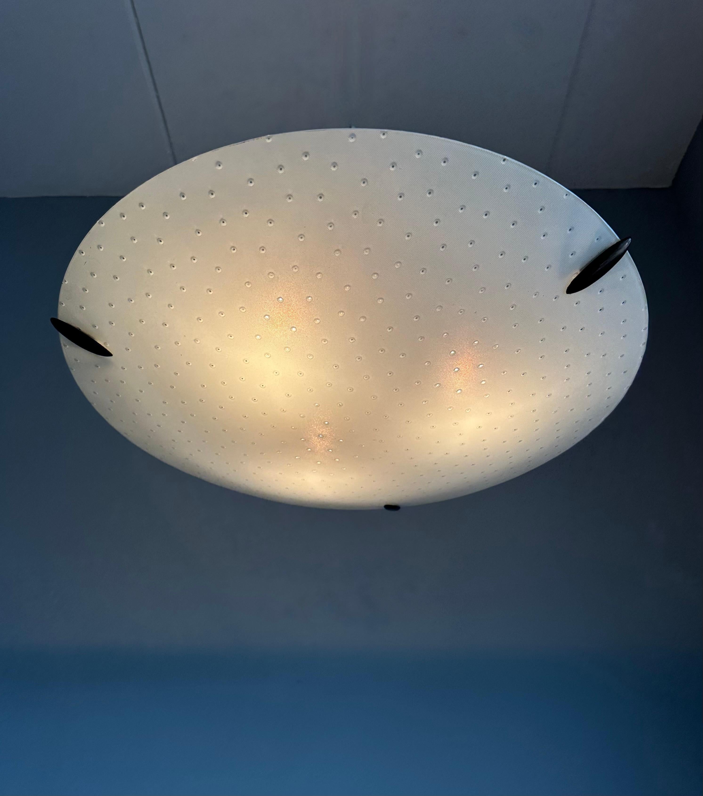 Lampada da incasso italiana senza tempo in vetro con motivo a fori, 1950 in vendita 8