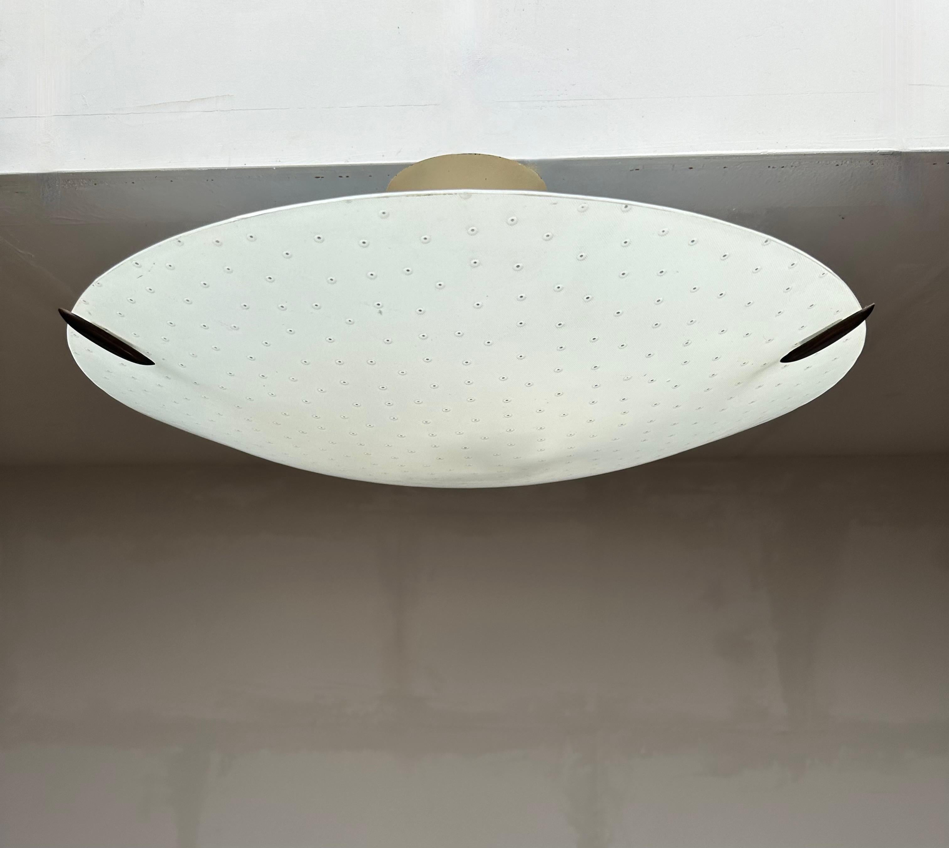 Lampada da incasso italiana senza tempo in vetro con motivo a fori, 1950 in vendita 9