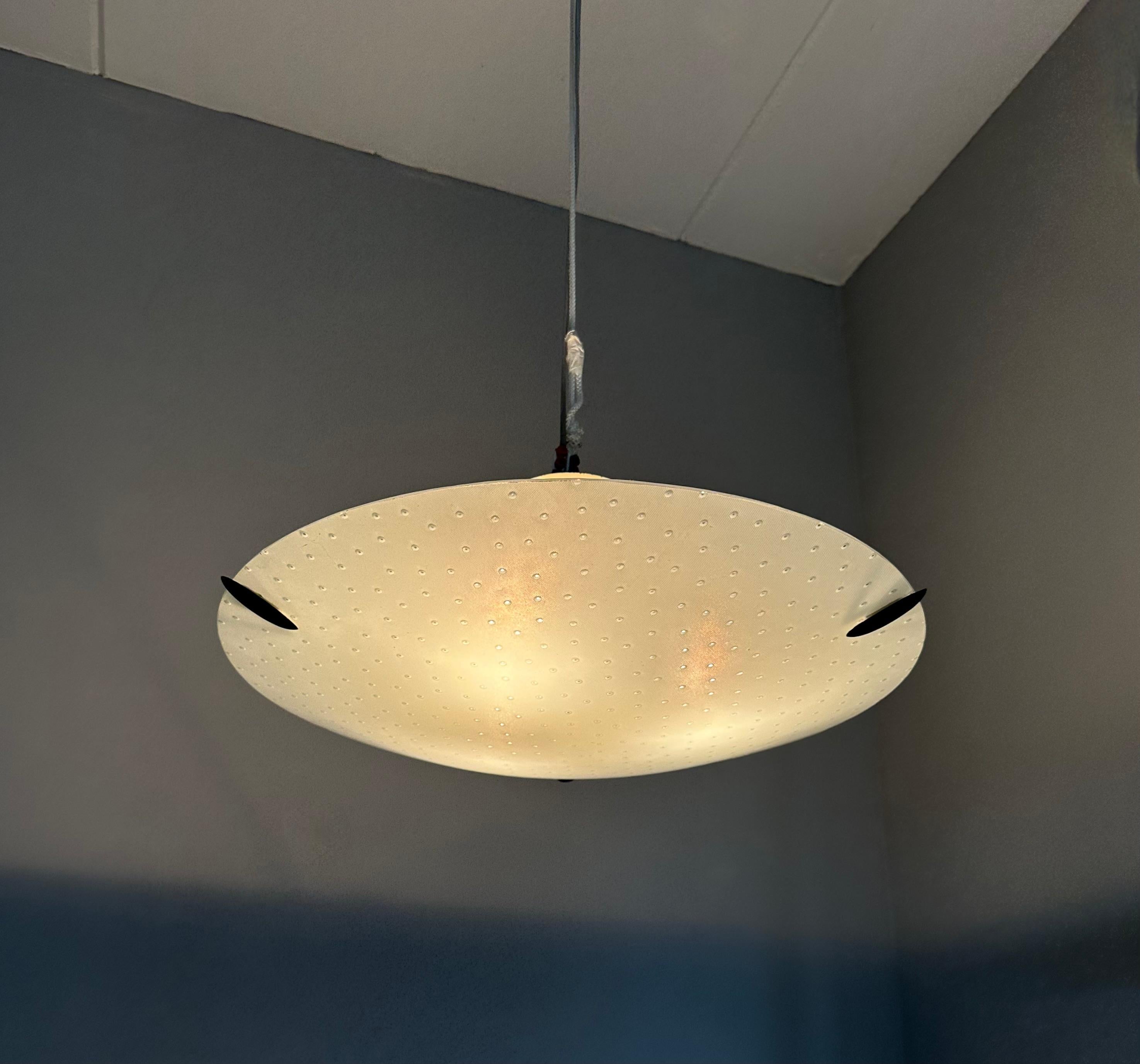 Lampada da incasso italiana senza tempo in vetro con motivo a fori, 1950 in vendita 11