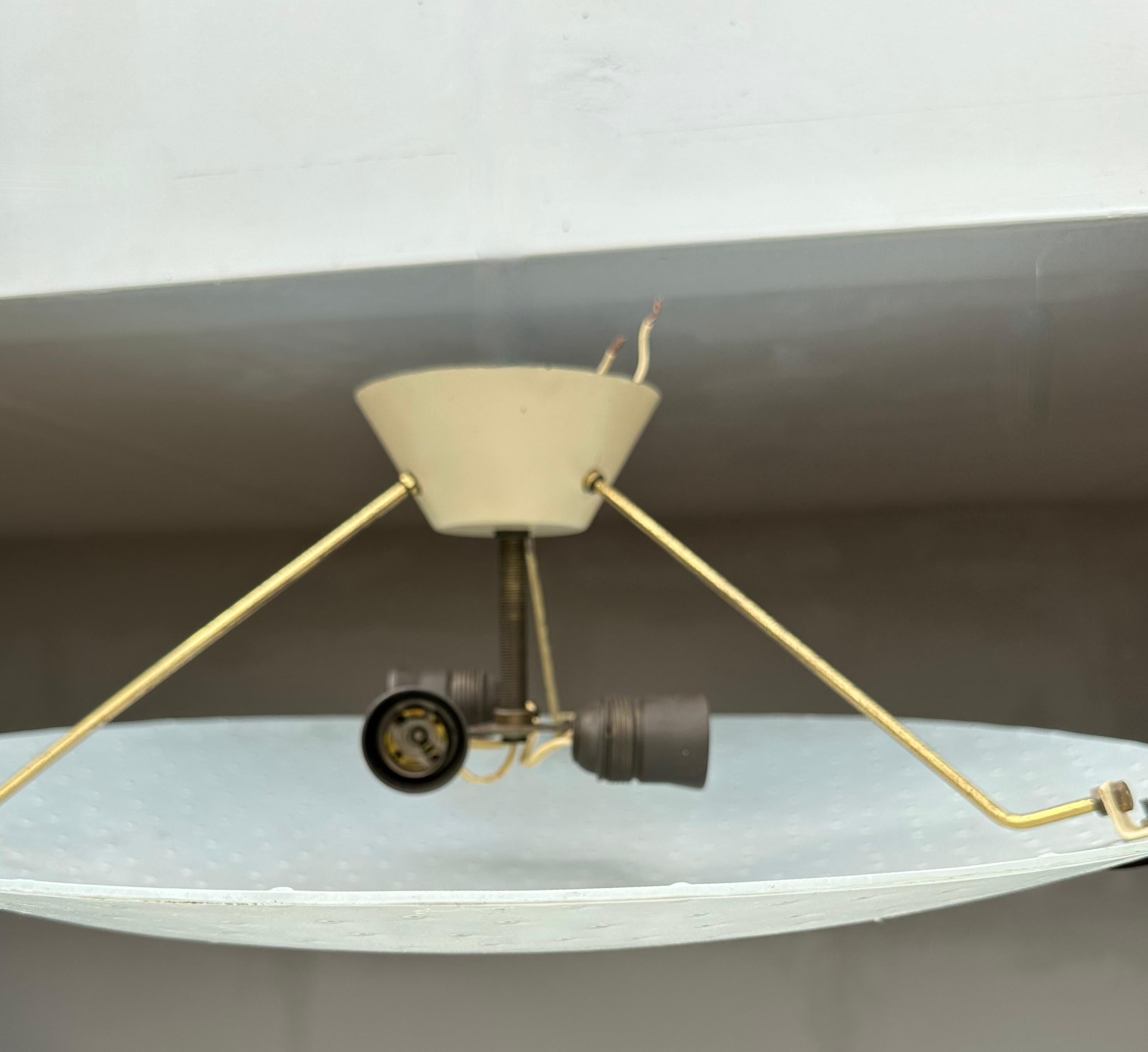 Mid-Century moderno Lampada da incasso italiana senza tempo in vetro con motivo a fori, 1950 in vendita