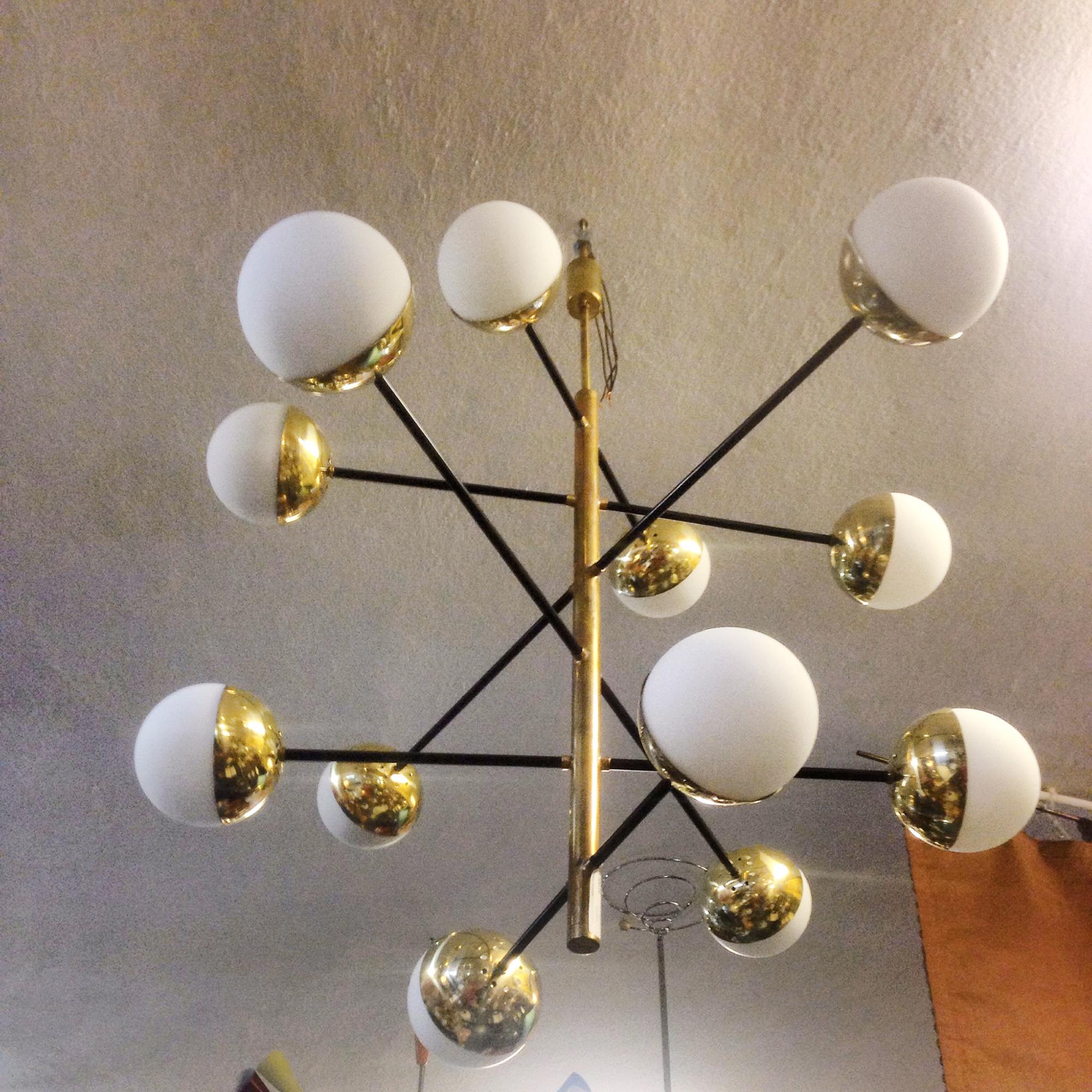 Stilnovo Style Brass and Opaline Glass Globes Italian Radial Chandelier In New Condition For Sale In Bochum, NRW