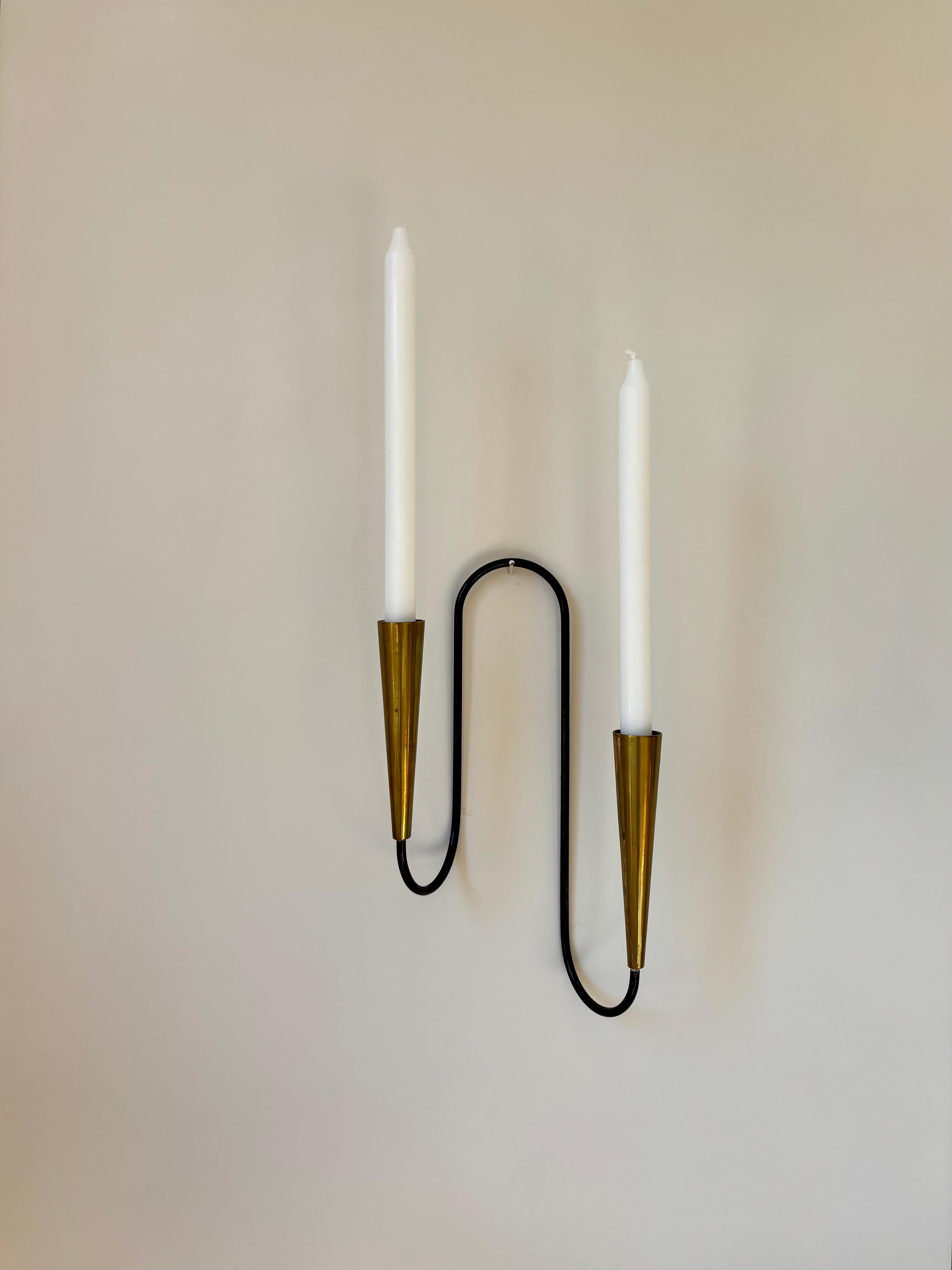 Mid-Century moderno Portacandele da parete in ottone nero in stile Stilnovo, anni '40 in vendita