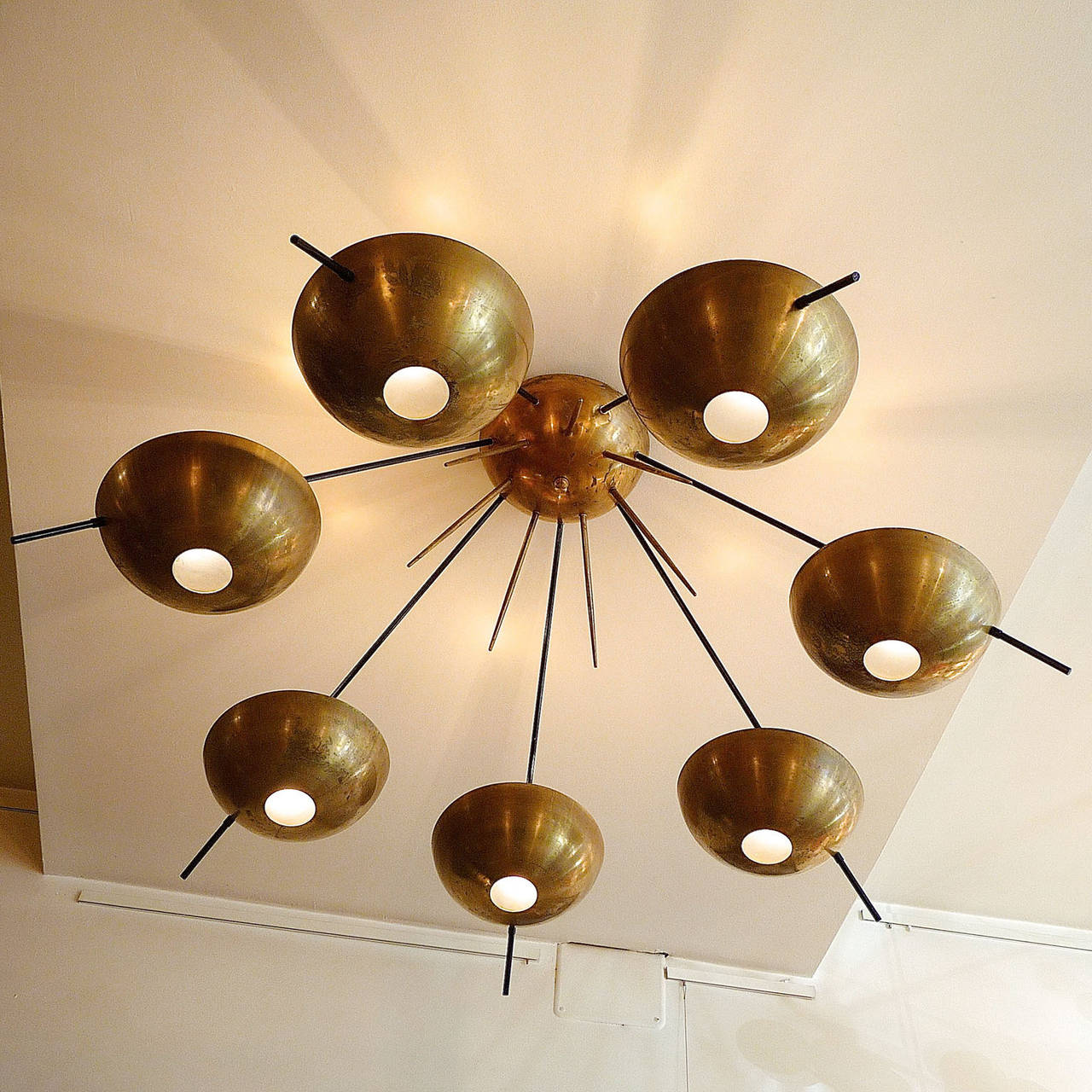 Luz de Cúpula de Latón Estilo Stilnovo Italiano en venta