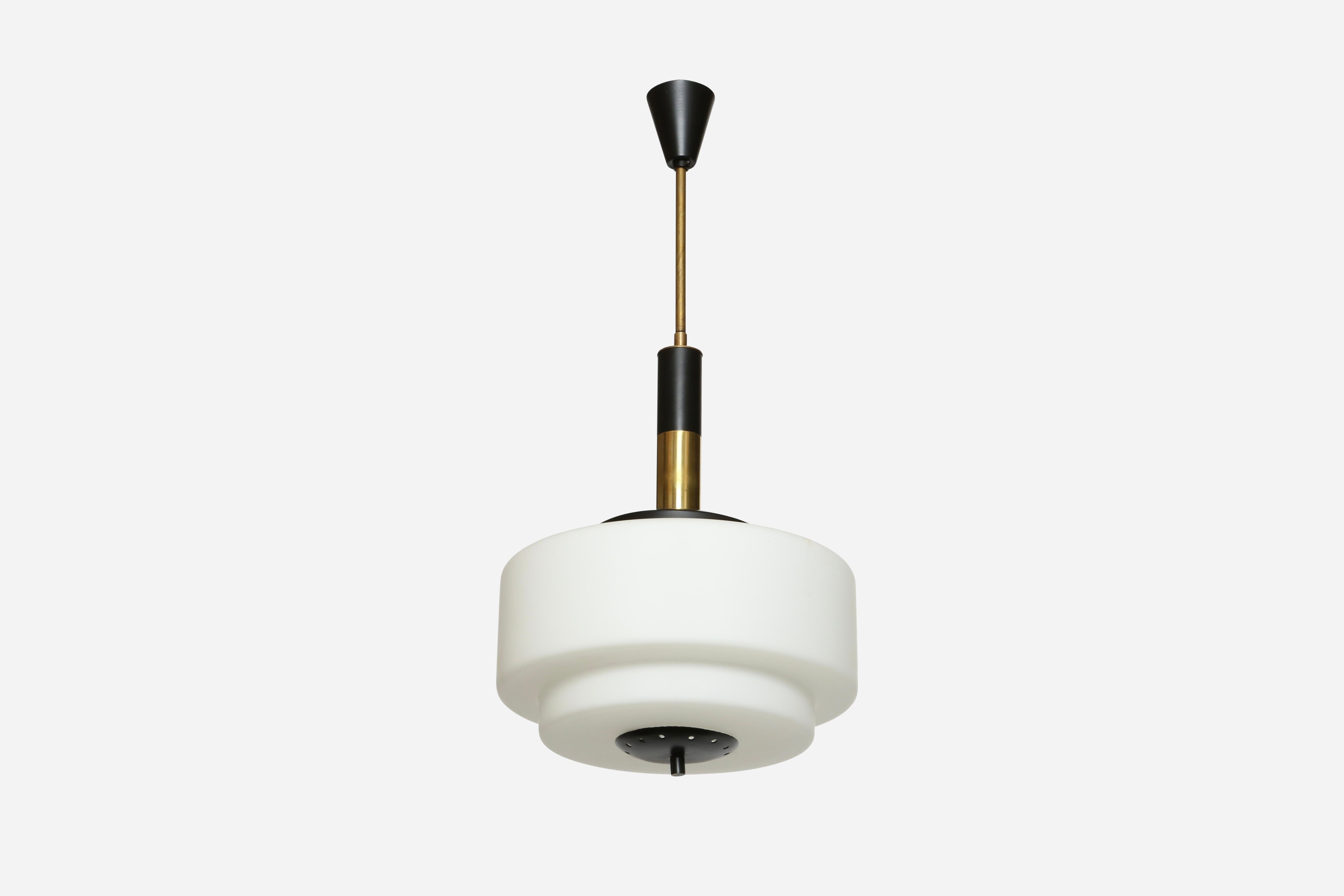 Stilnovo style ceiling pendant
Made in Italy in 1960s.
Takes one medium base bulb.
Complimentary US rewiring with a custom ceiling plate upon request.
Overall drop adjustable, can be shorter or longer.
The height of the body only is 15 inches.

We