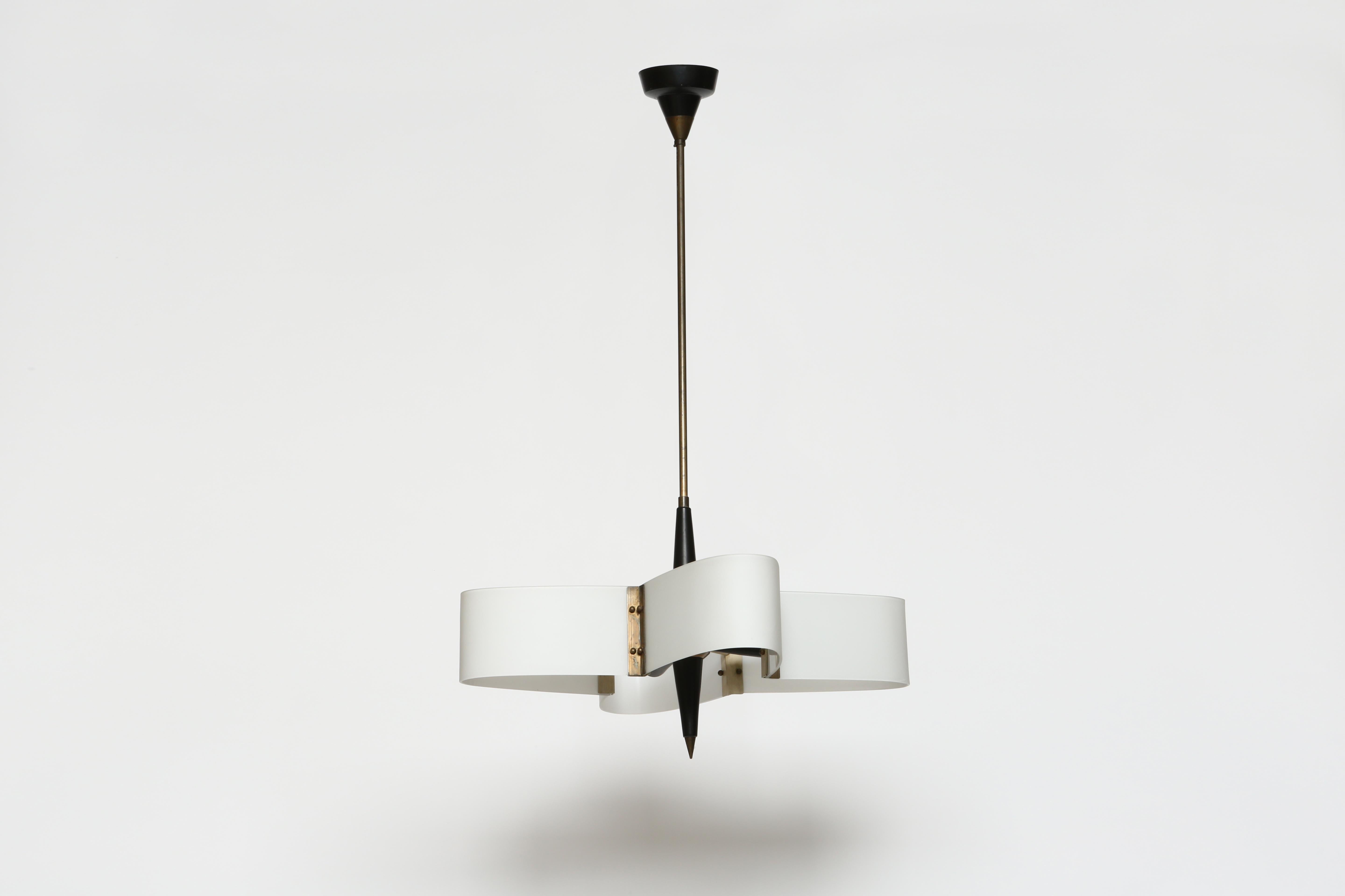 Mid-Century moderno Ciondolo da soffitto in stile Stilnovo, Italia circa 1960 in vendita