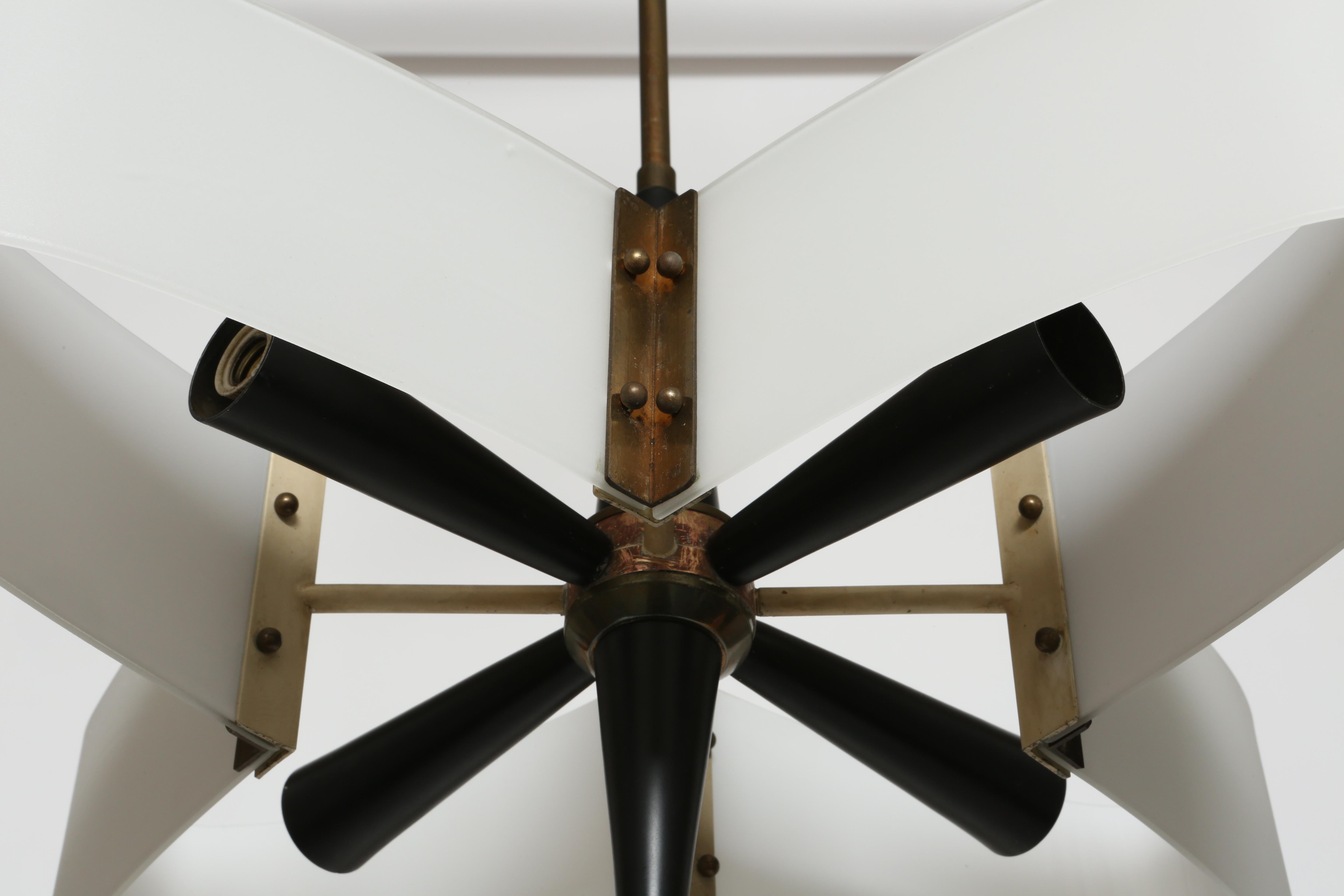 Metà XX secolo Ciondolo da soffitto in stile Stilnovo, Italia circa 1960 in vendita