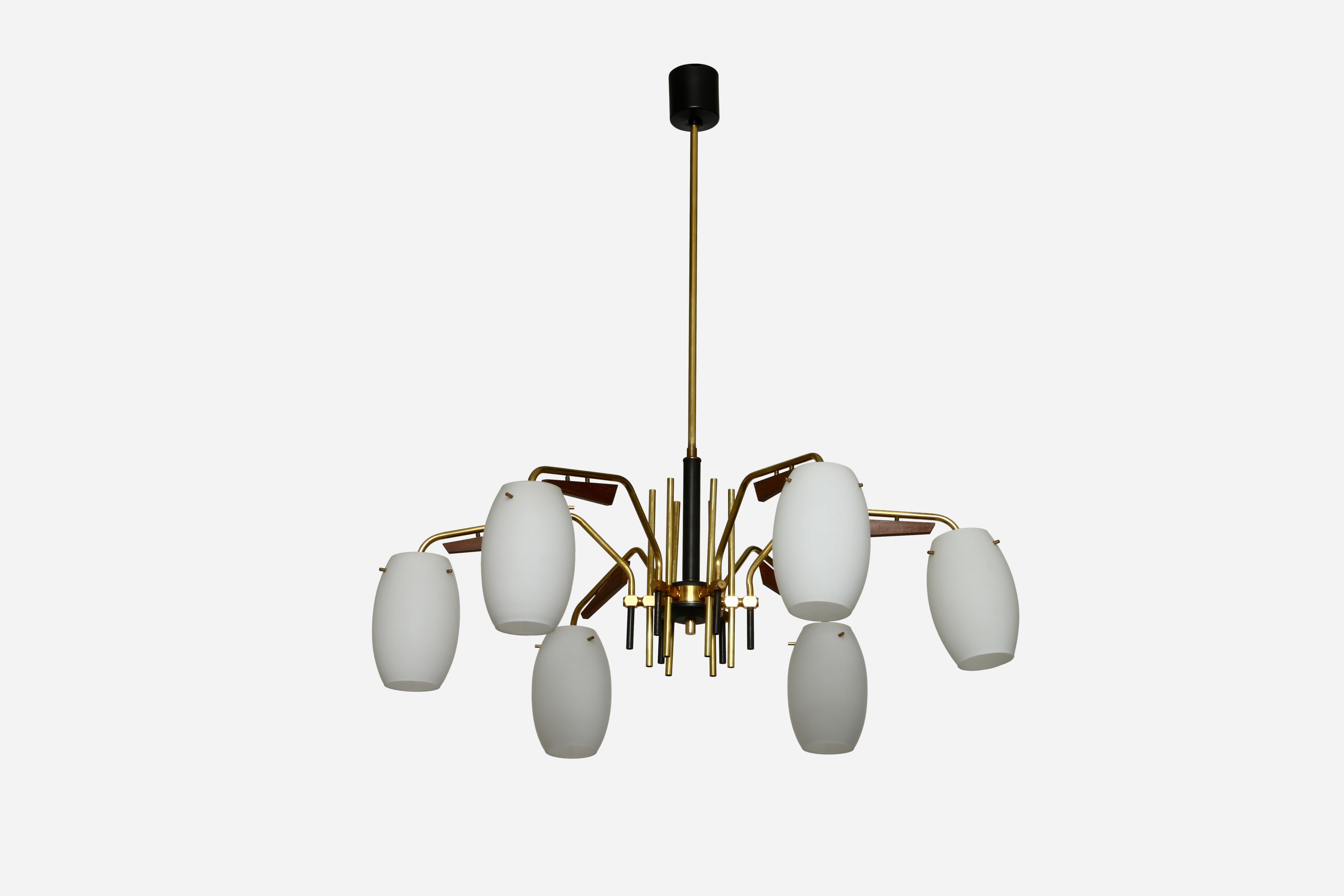 Stilnovo style chandelier.
Made in Italy in 1960s.
Six arms.

     