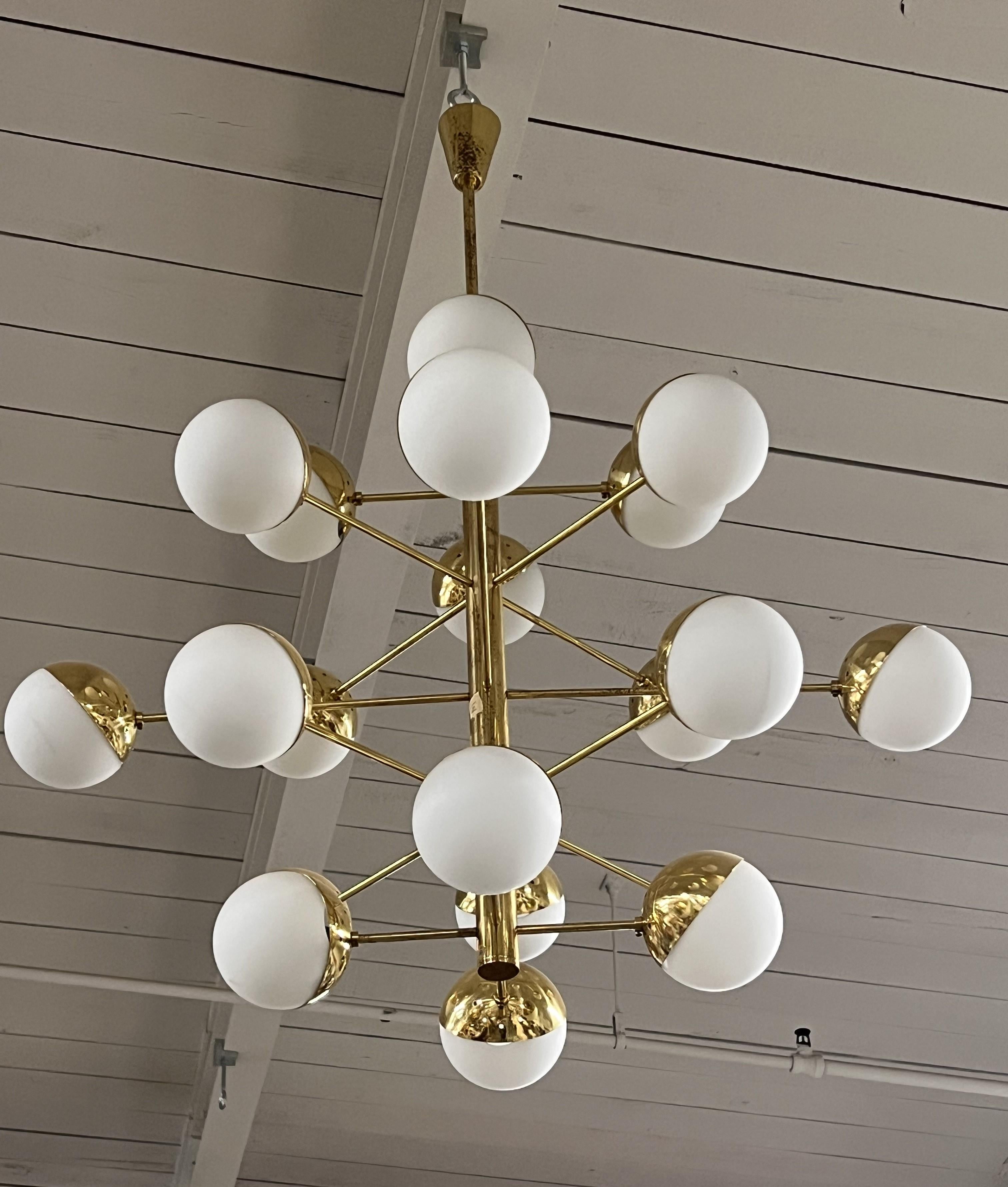 XXI secolo e contemporaneo Lampadario in stile Stilnovo in vendita