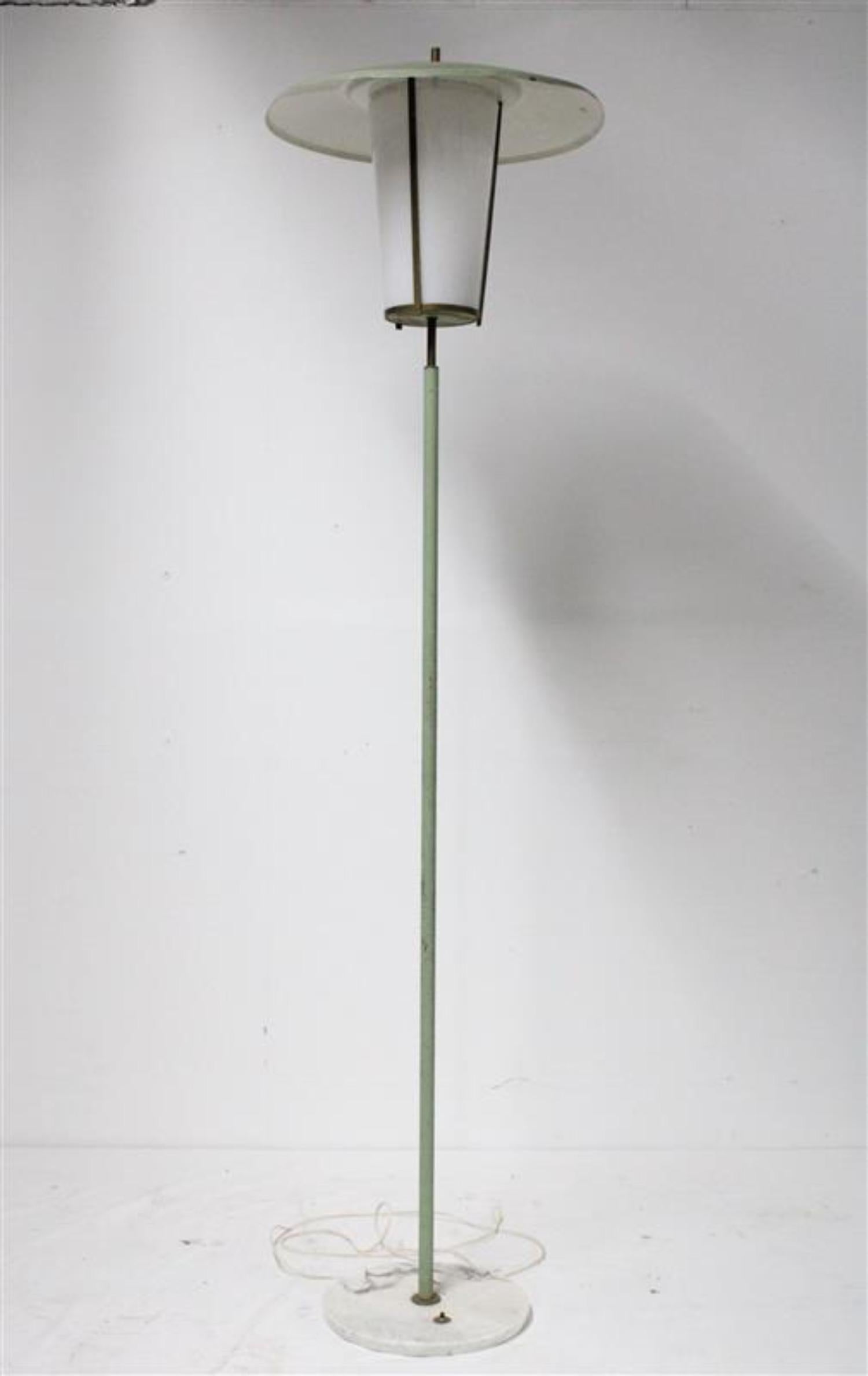 Einzigartige Stehlampe, Stilnovo zugeschrieben
Einzigartiger Stil 50's- Alles Original Italienische Stehlampe- 3-Glühbirnen
Muss neu verkabelt werden 