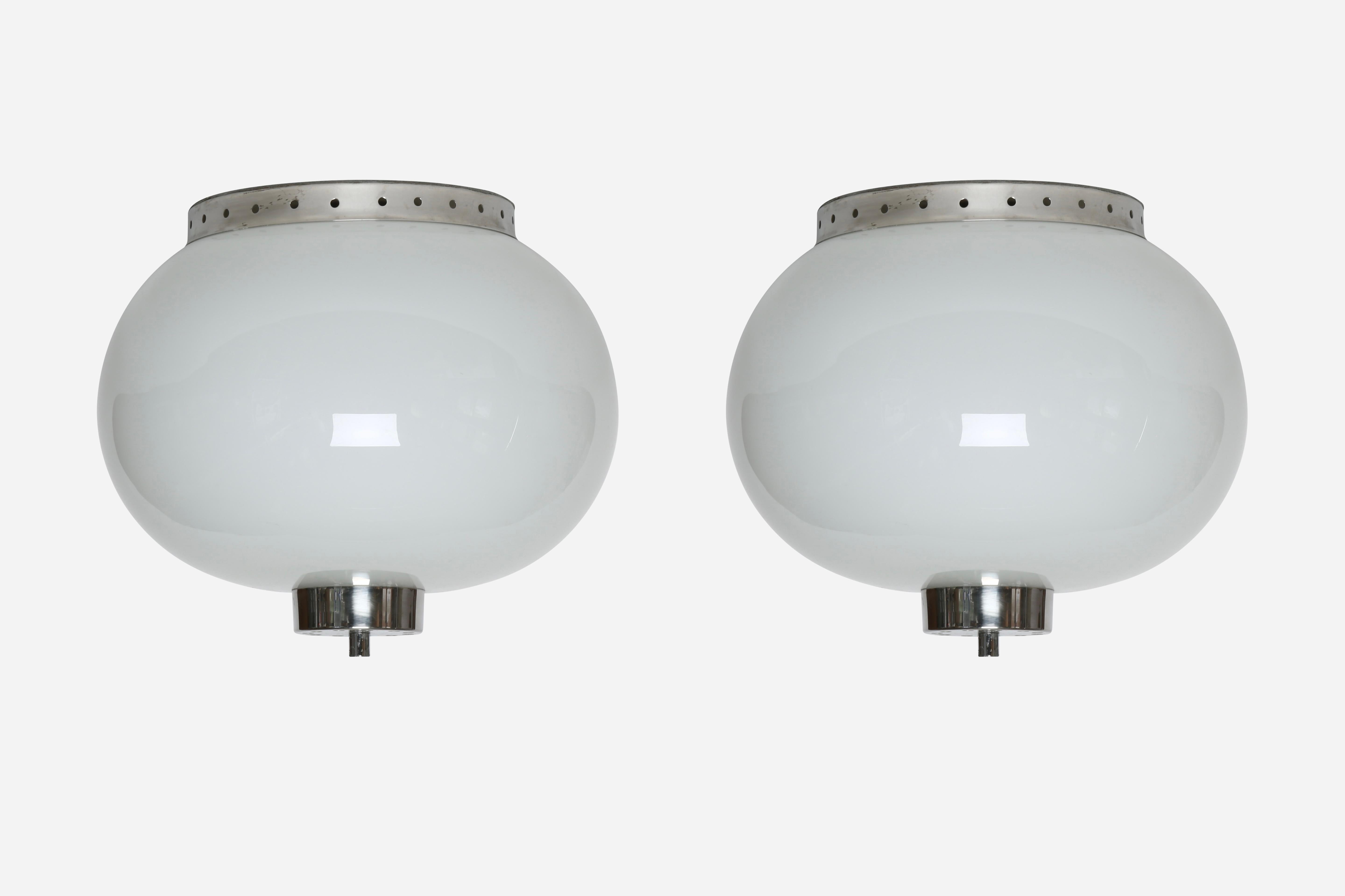 Stilnovo style flush mount ceiling lights, a pair
Made in Italy, 1960s
Opaline glass, chrome plated metal.
Take 3 candelabra bulbs each.
Complimentary US rewiring upon request.
Priced and sold as a pair.