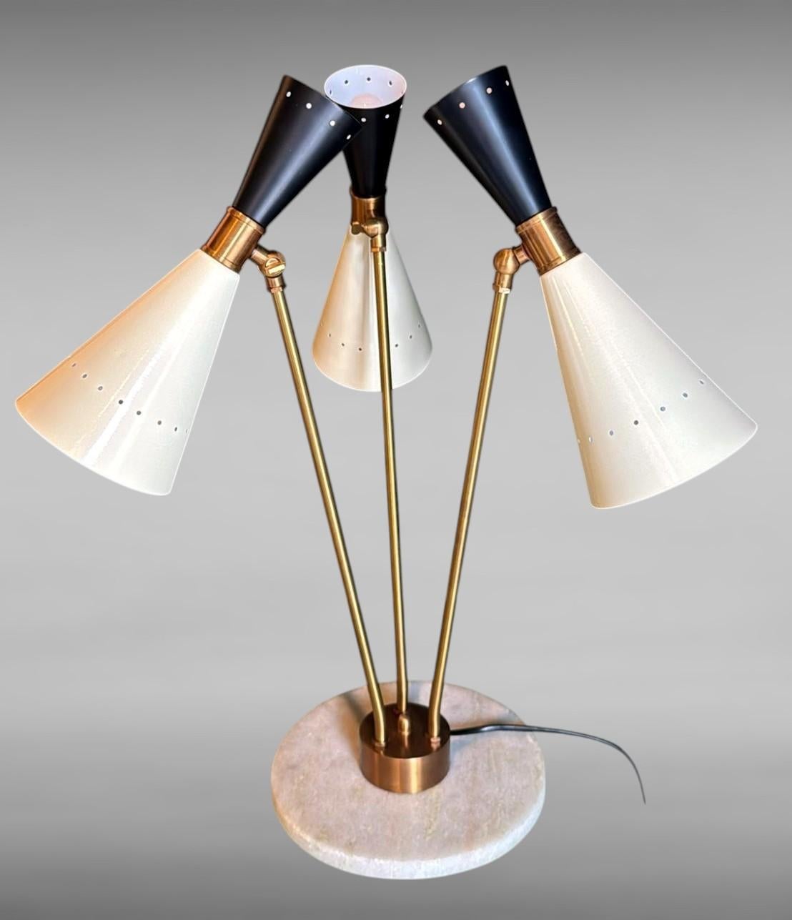 Painted Stilnovo Style Italian Brass Table Lamp With Three Arms And Marble Base For Sale