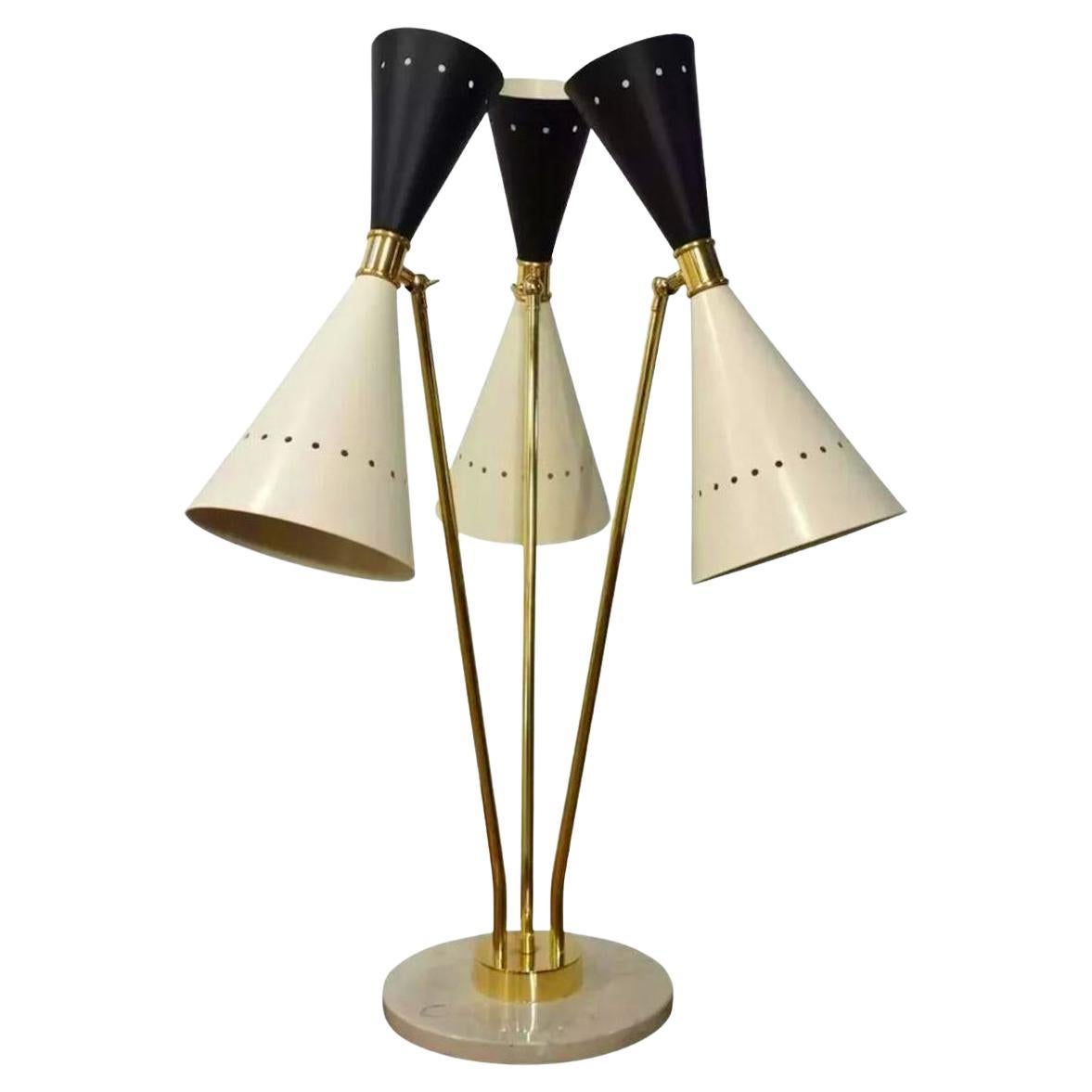 Italienische Messing-Tischlampe im Stilnovo-Stil mit drei Armen und Marmorsockel
