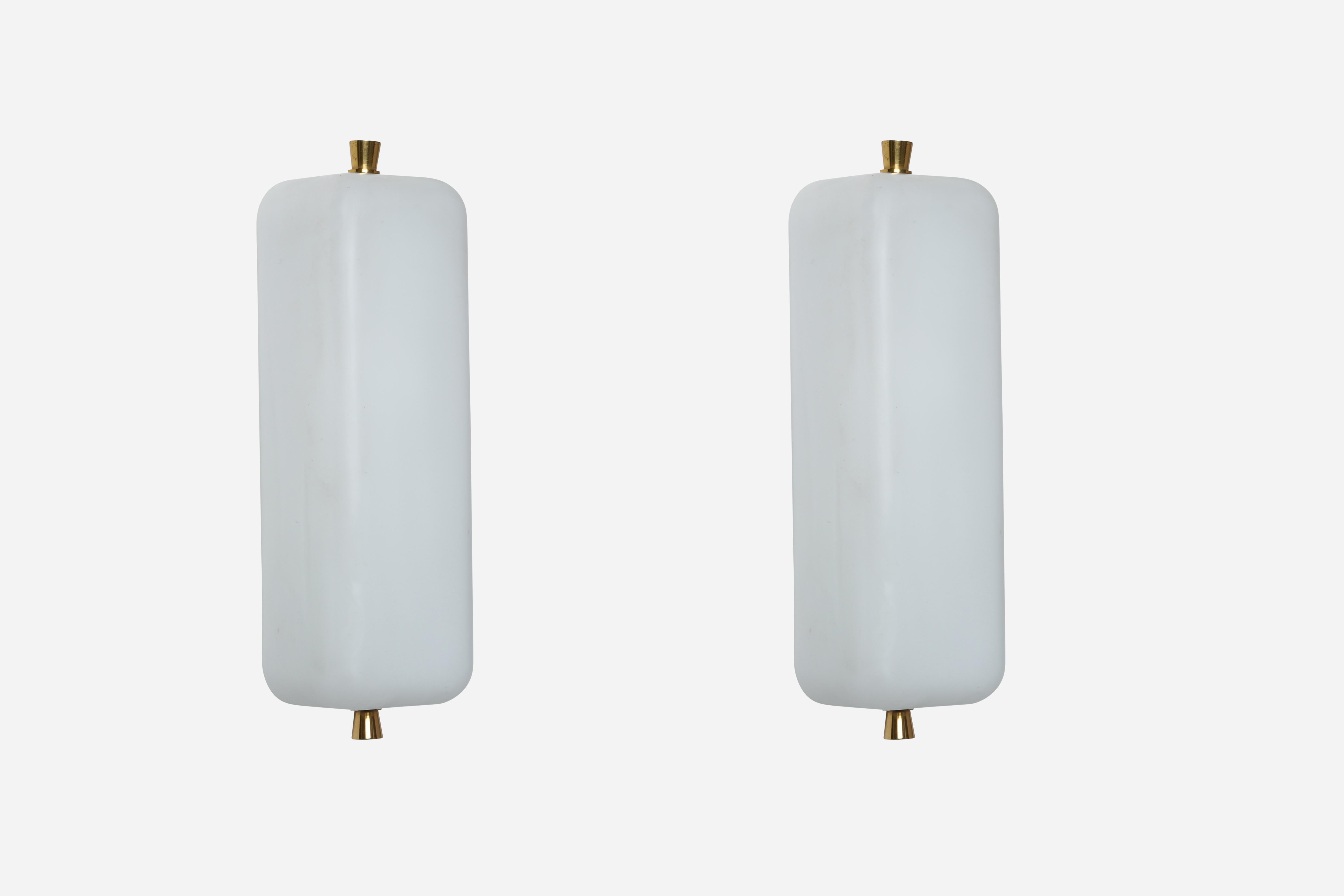 Stilnovo style Italian sconces, a pair
Made in Italy in 1960s
Opaline glass, brass, enameled metal
Take 2 candelabra bulbs each.
Rewired for US.
Priced and sold as a pair.