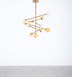 Lampadario Orbita in stile Stilnovo Ottone, Italia