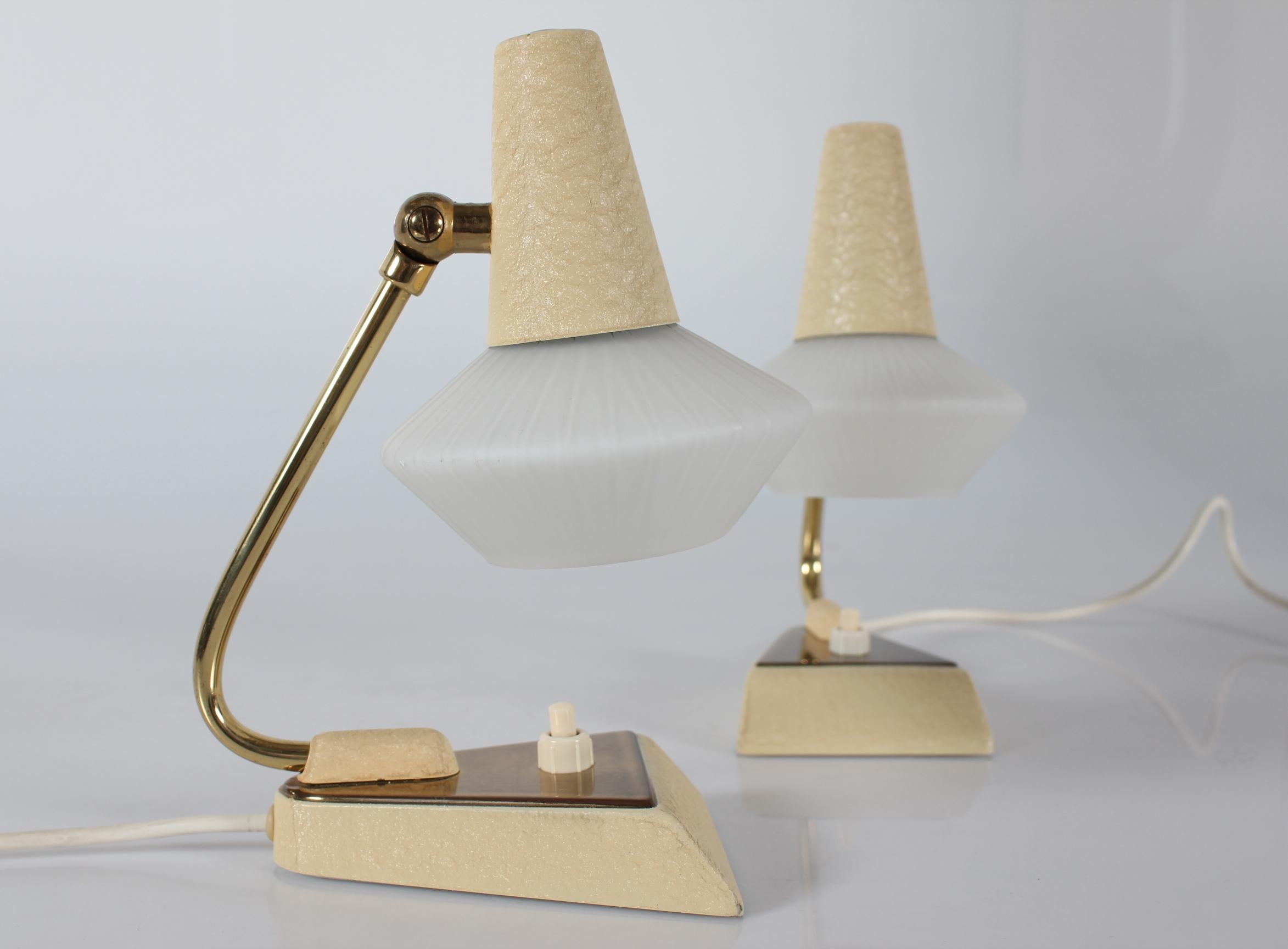 Stilnovo Style Pair of 1950s Bedside Table Lamps Cream + White with Glass Shades For Sale 3