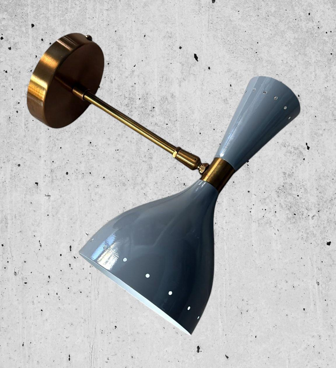 Stilnovo Style Pair Of Italian Brass And Painted Grey Metal Wall Sconces For Sale 7
