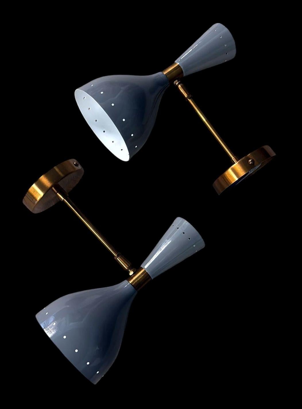 Mid-Century Modern Stilnovo Style Pair Of Italian Brass And Painted Grey Metal Wall Sconces For Sale