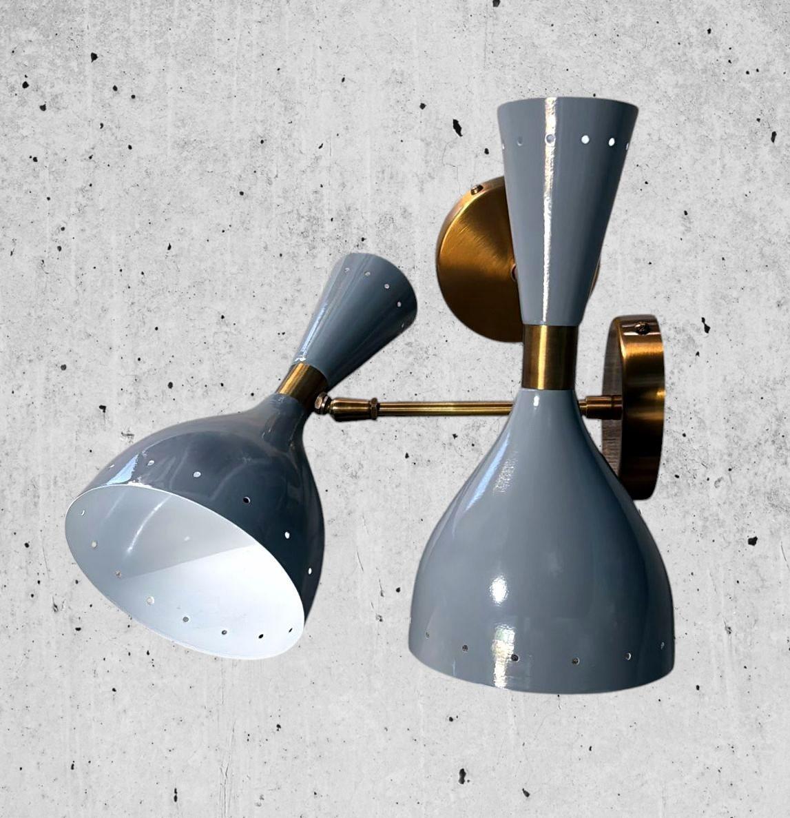 Stilnovo Style Pair Of Italian Brass And Painted Grey Metal Wall Sconces For Sale 3