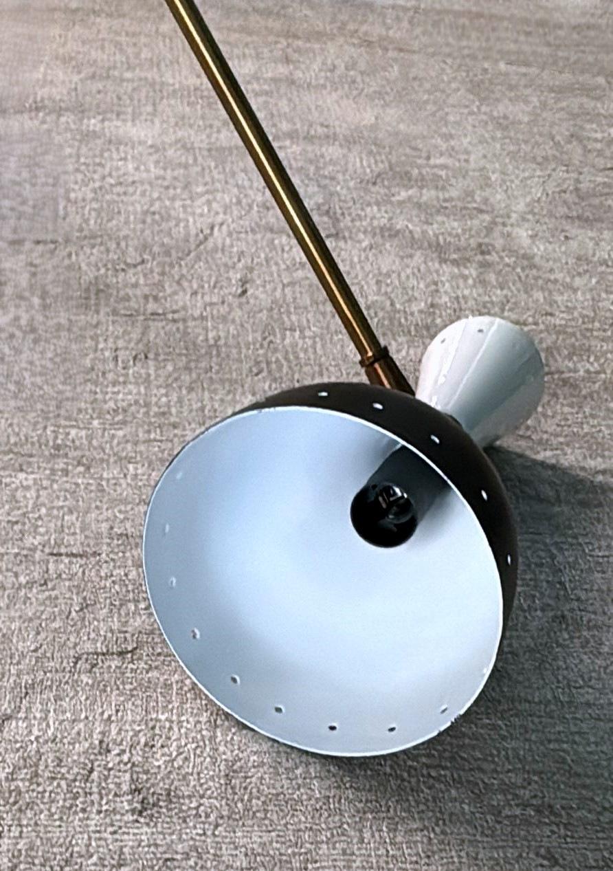 Coppia di appliques italiane in ottone e metallo verniciato in stile Stilnovo in vendita 8