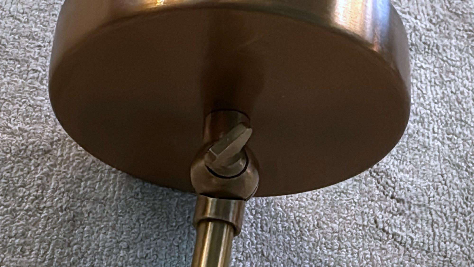 Coppia di appliques italiane in ottone e metallo verniciato in stile Stilnovo in vendita 11