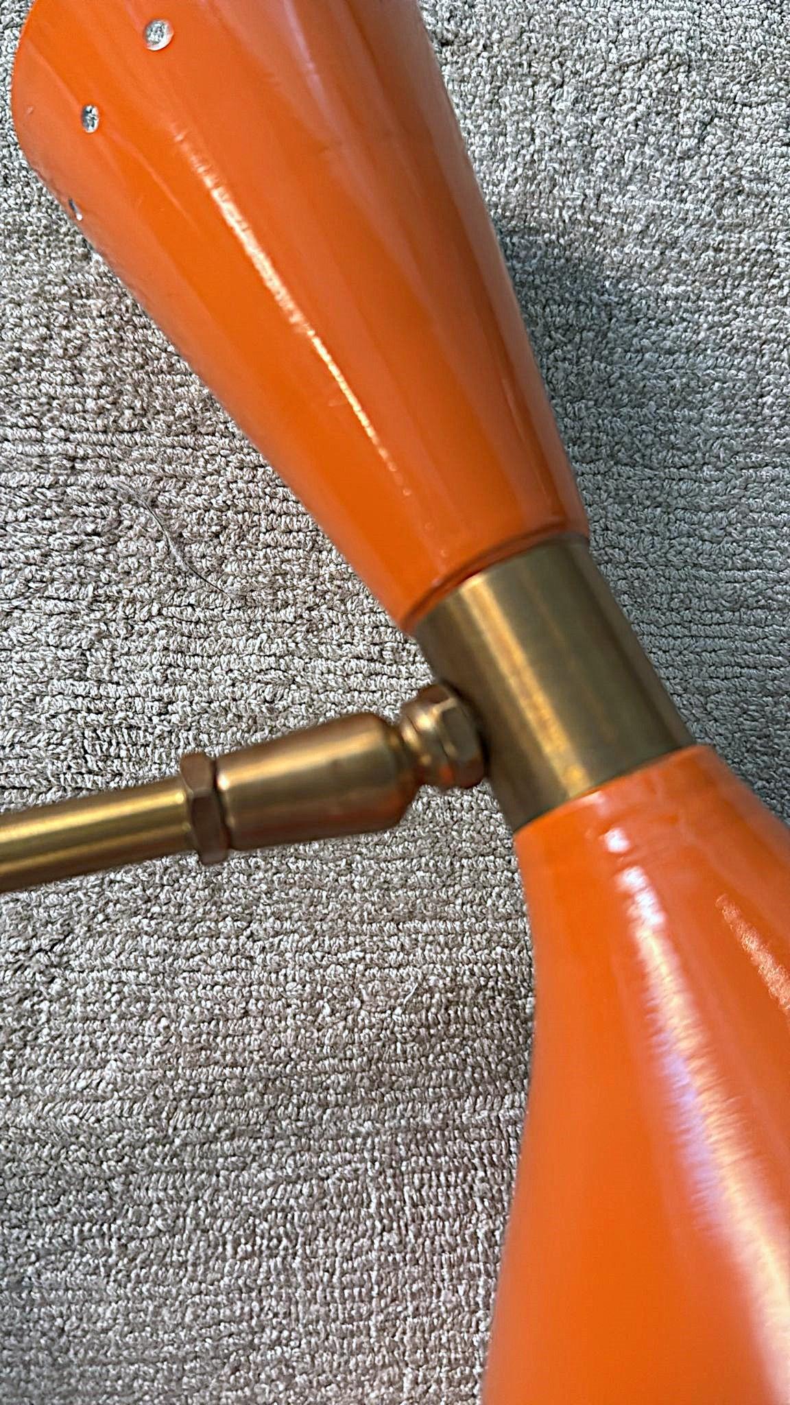 Pareja De Apliques De Pared Italianos De Latón Y Metal Pintado De Naranja Estilo Stilnovo en venta 10