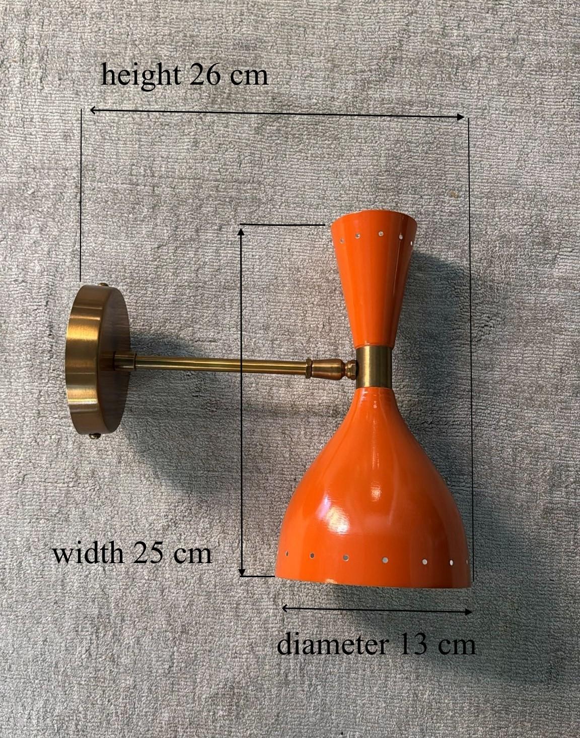 Pareja De Apliques De Pared Italianos De Latón Y Metal Pintado De Naranja Estilo Stilnovo en venta 14