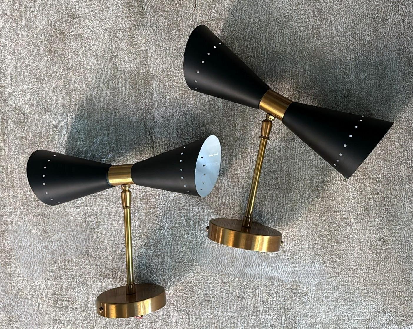 Mid-Century Modern Stilnovo Style Pair Of Italian Wall Lights In Lacquered Metal And Brass For Sale