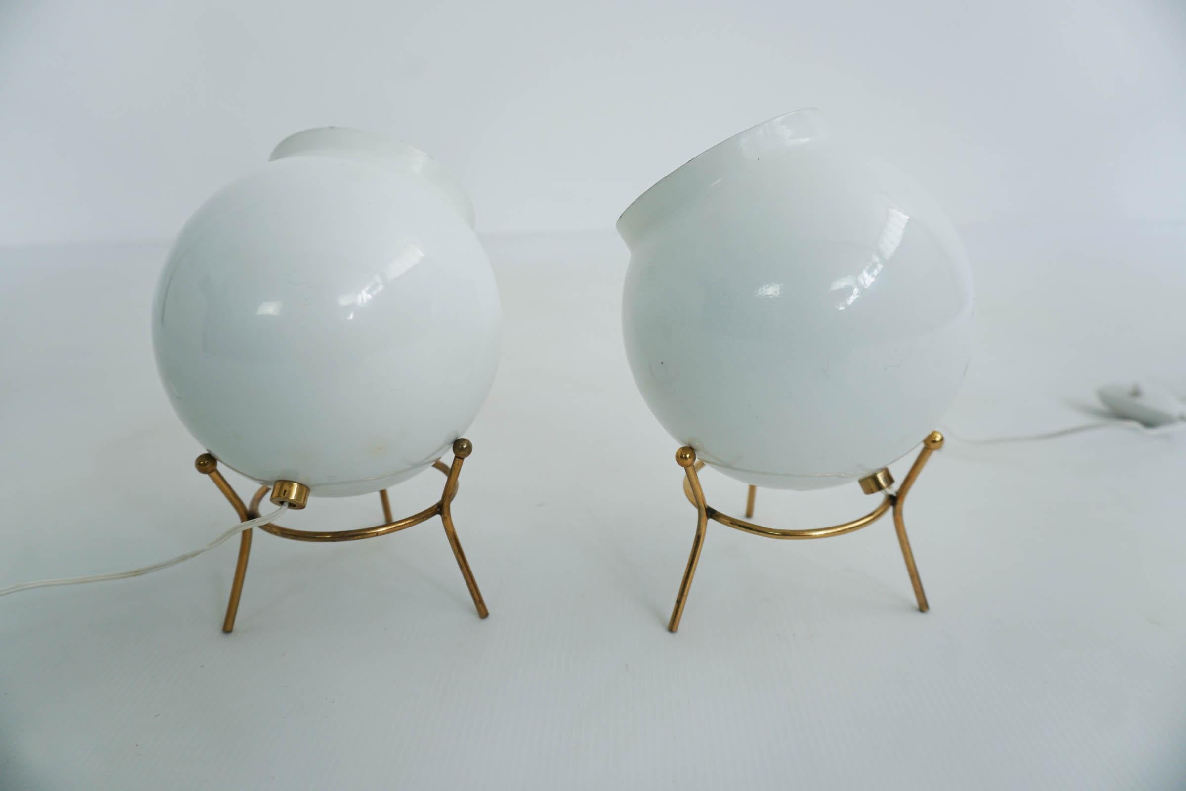 Mid-Century Modern Stilnovo style Pair of White Bomb Table Lamps by Gilardi & Barzaghi, Italy, 1950