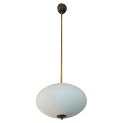 Stilnovo-Pendelleuchte aus Messing und Opalglas, Italien 1955er Jahre, Mid-Century