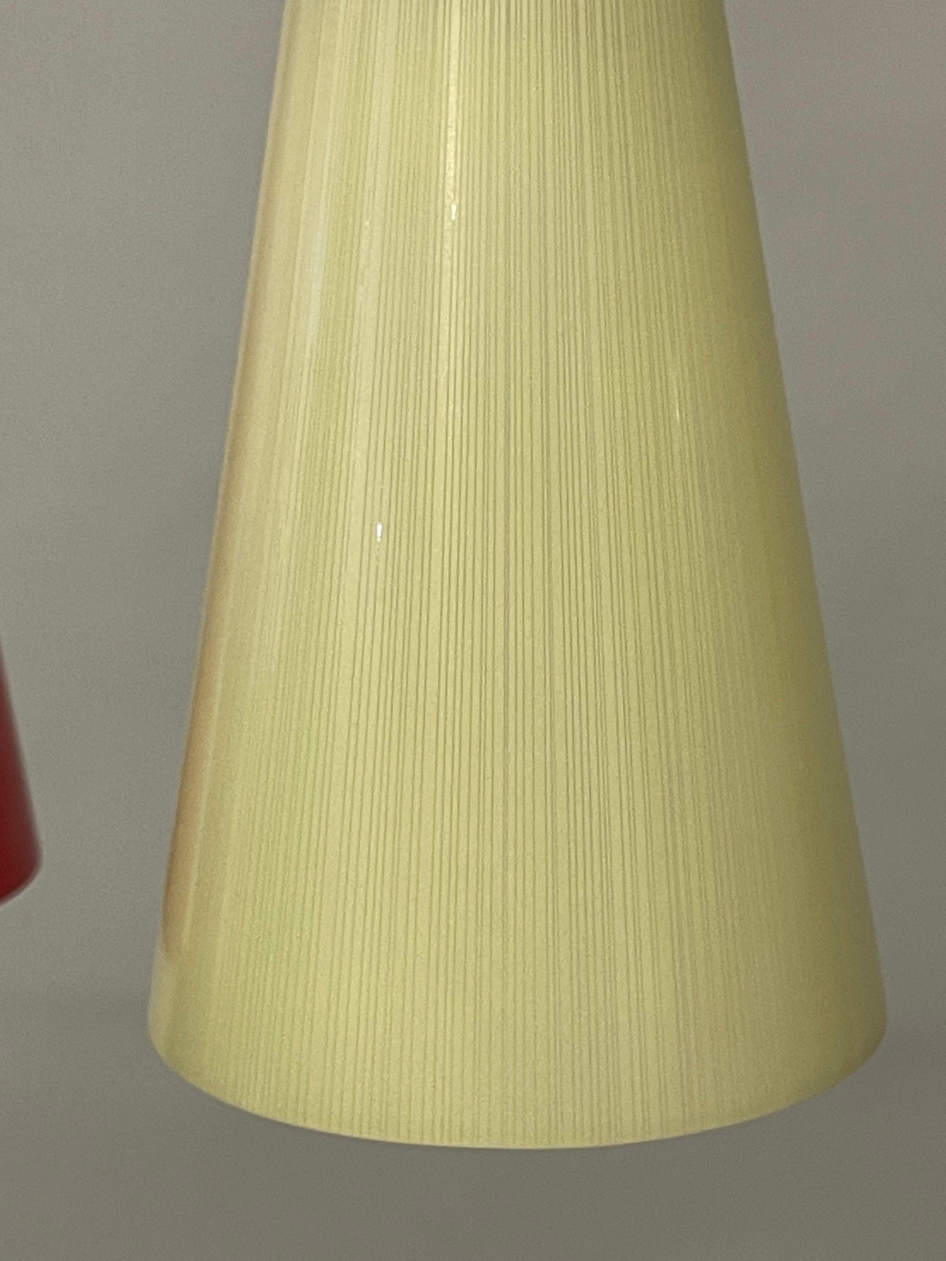 Anhänger aus poliertem Messing und mehrfarbigem Glas im Stil von Stilnovo, ca. 1950er Jahre im Angebot 2