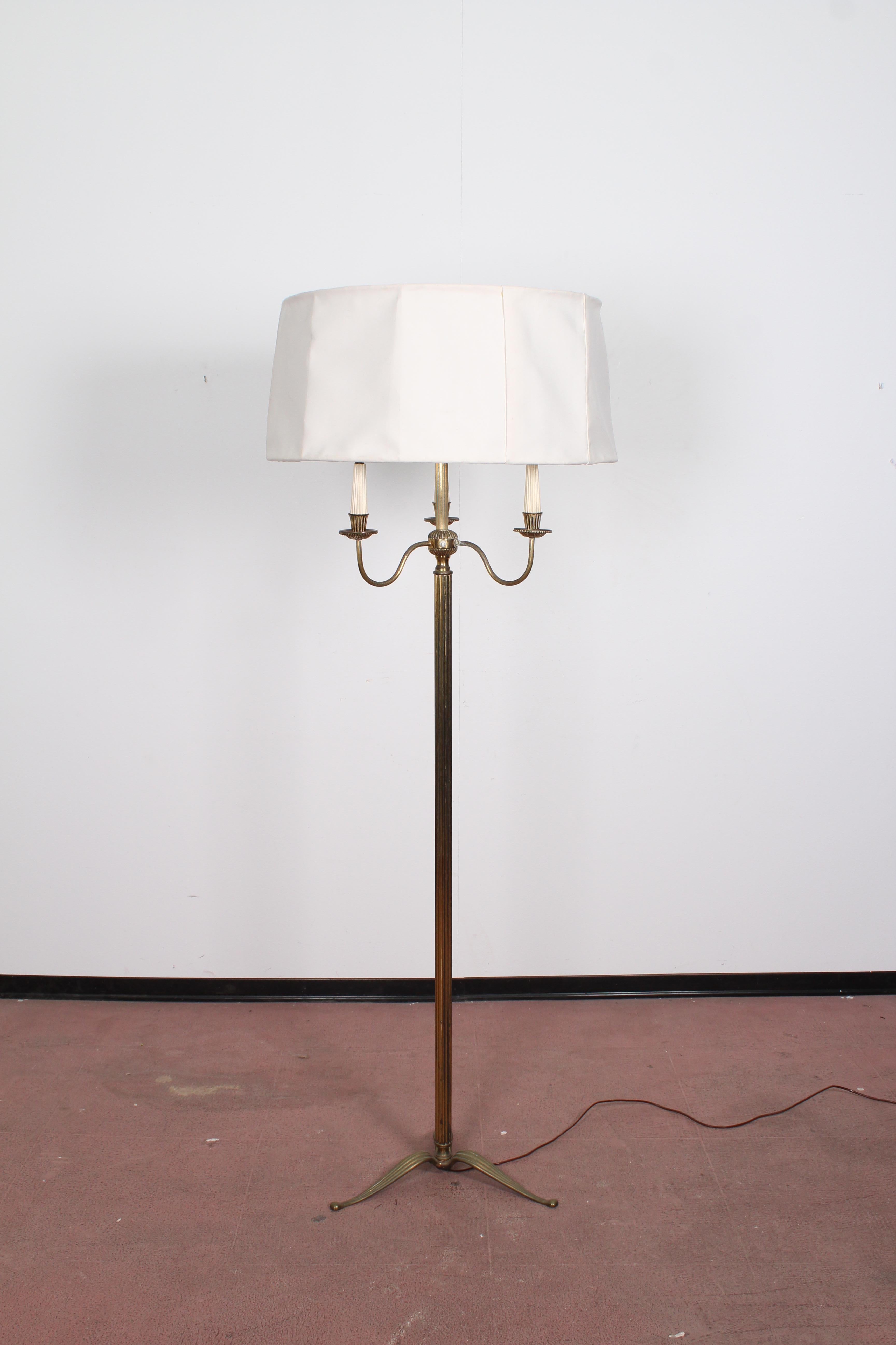 Beautiful brass floor lamp 1950s Stilnovo style with 4 lights.
Wear consistent with age and use.