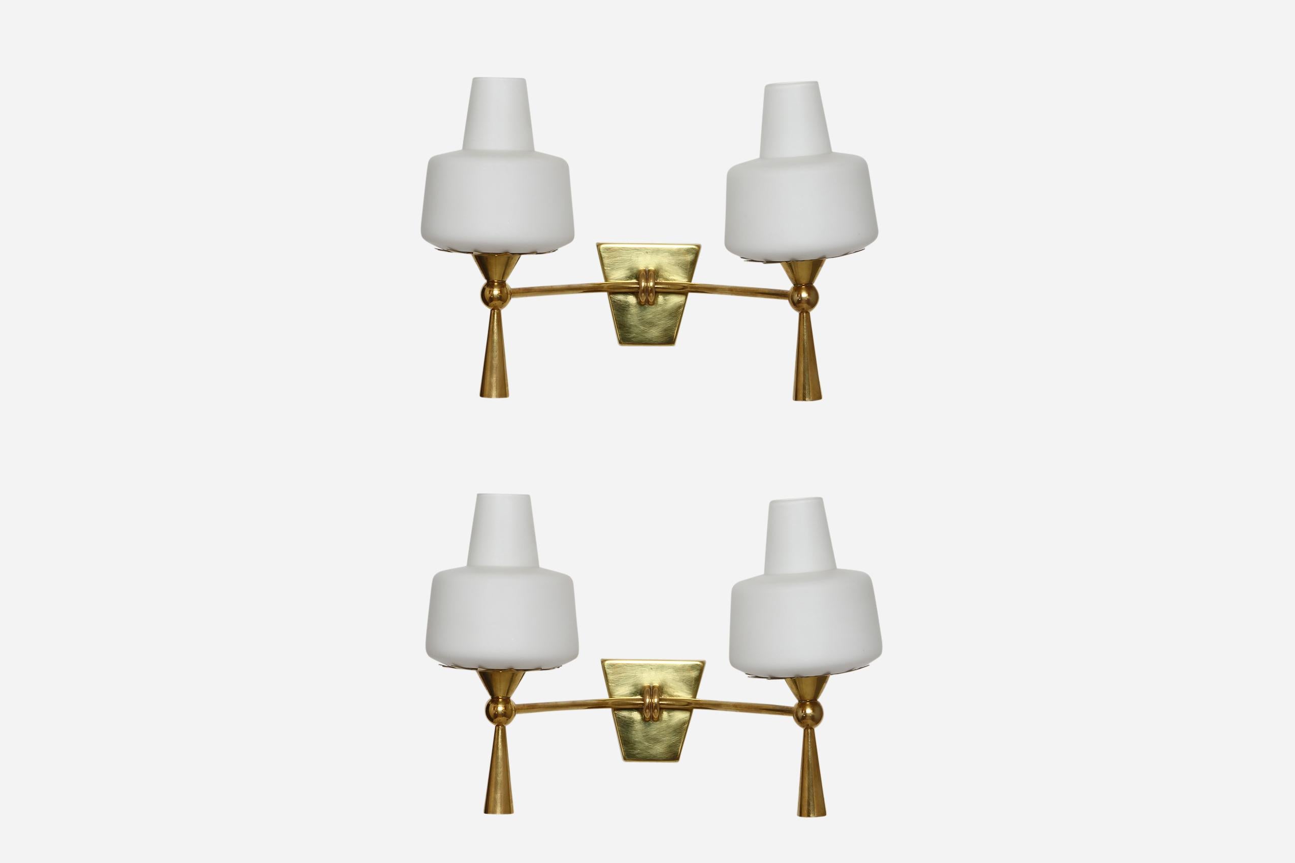 Apliques estilo Stilnovo, un par.
Diseñado y fabricado en Italia, años 60
Latón, cristal opalino.
Coge 2 candelabros cada uno.
Recableado estadounidense gratuito previa solicitud.
Recableado GRATUITO en EE.UU. bajo petición.
Envío continental