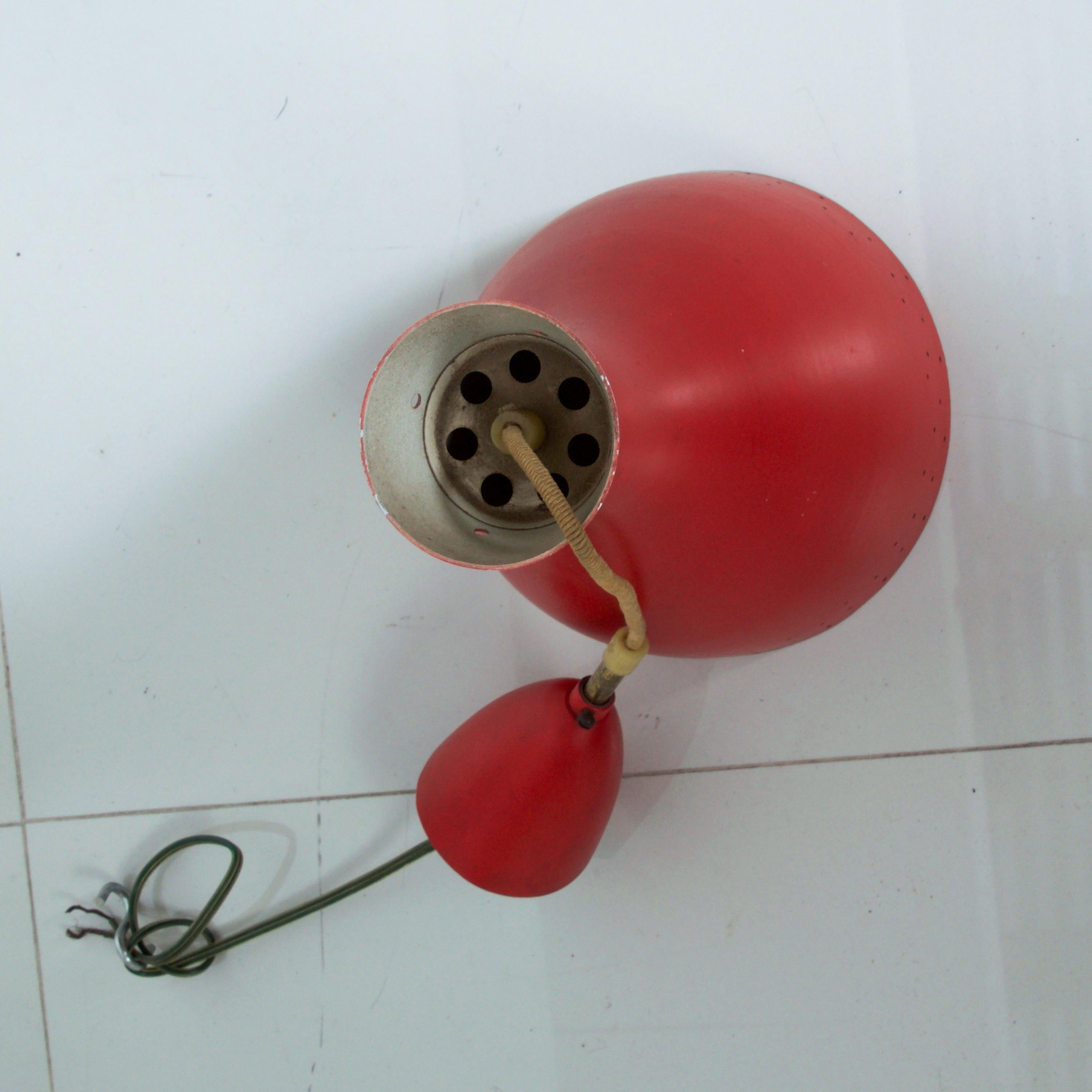 1950s Stilnovo Red Perforated Cone Italian Pendant Lamp Italy en vente 4