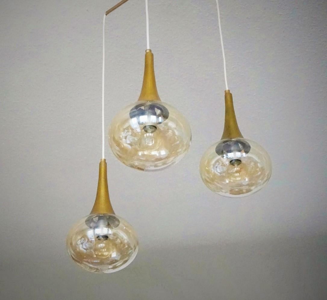 Stilnovo Chandelier with Three Hand Blown Glass Globes, Italy, 1960s In Good Condition For Sale In Frankfurt am Main, DE