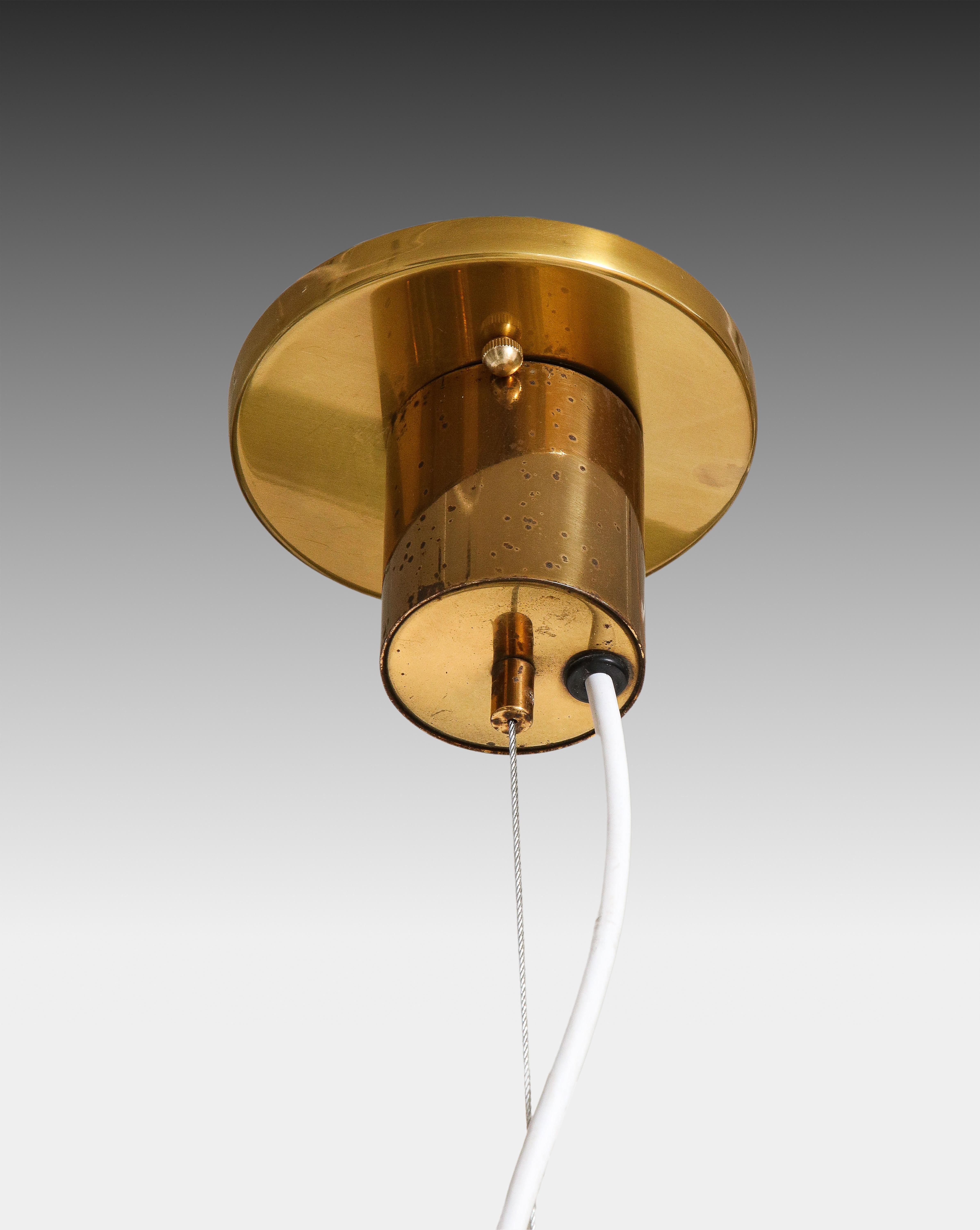 Original Stilnovo suspension or pendant light model 1104 with opaque satin glass diffuser, enameled metal, original brass canopy with matching custom ceiling plate. The opaque glass diffuser is suspended by a wire so the overall height is