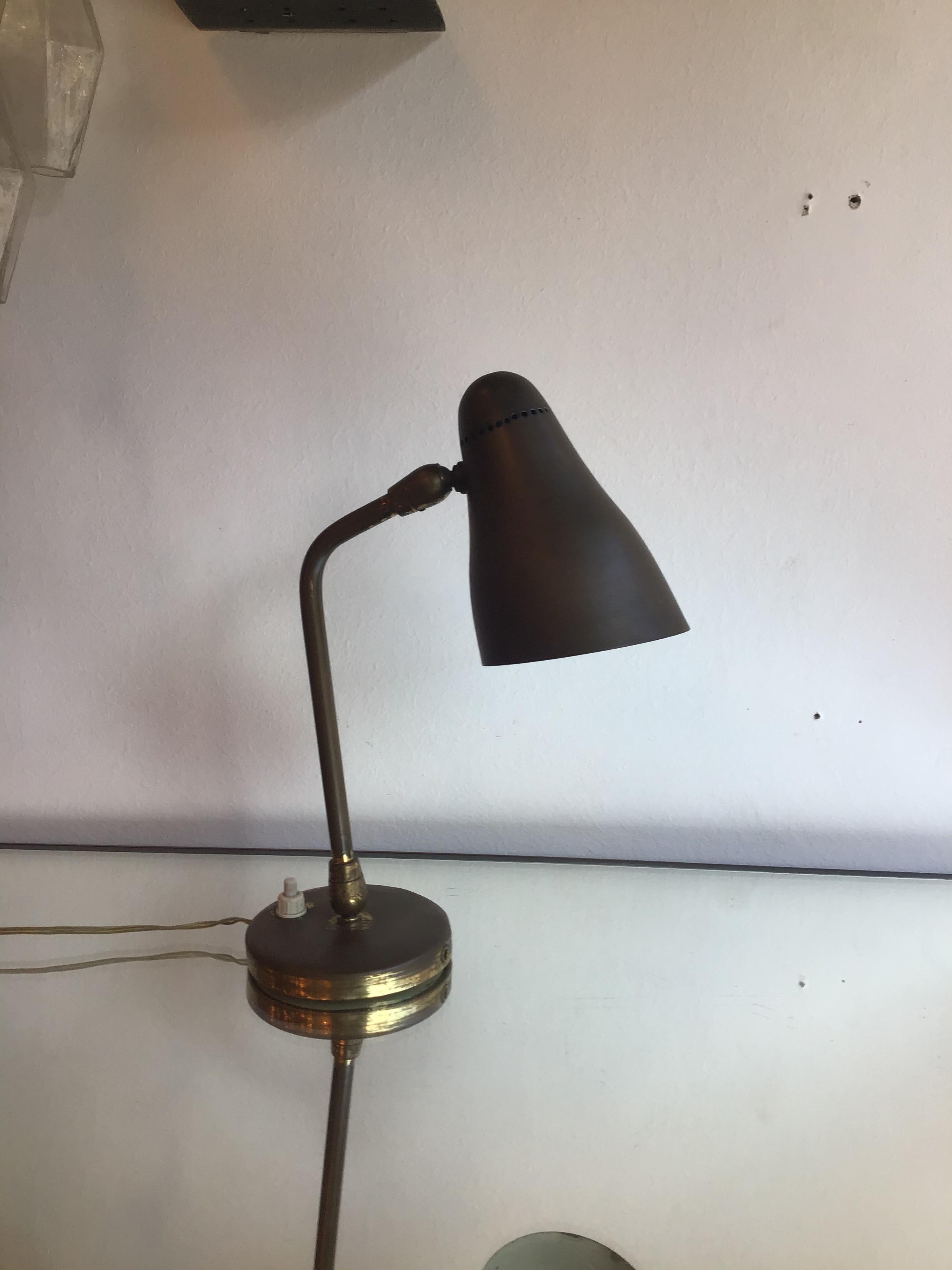 Stilnovo-Tischlampe/Applikation aus Messing, 1950, Italien im Angebot 4