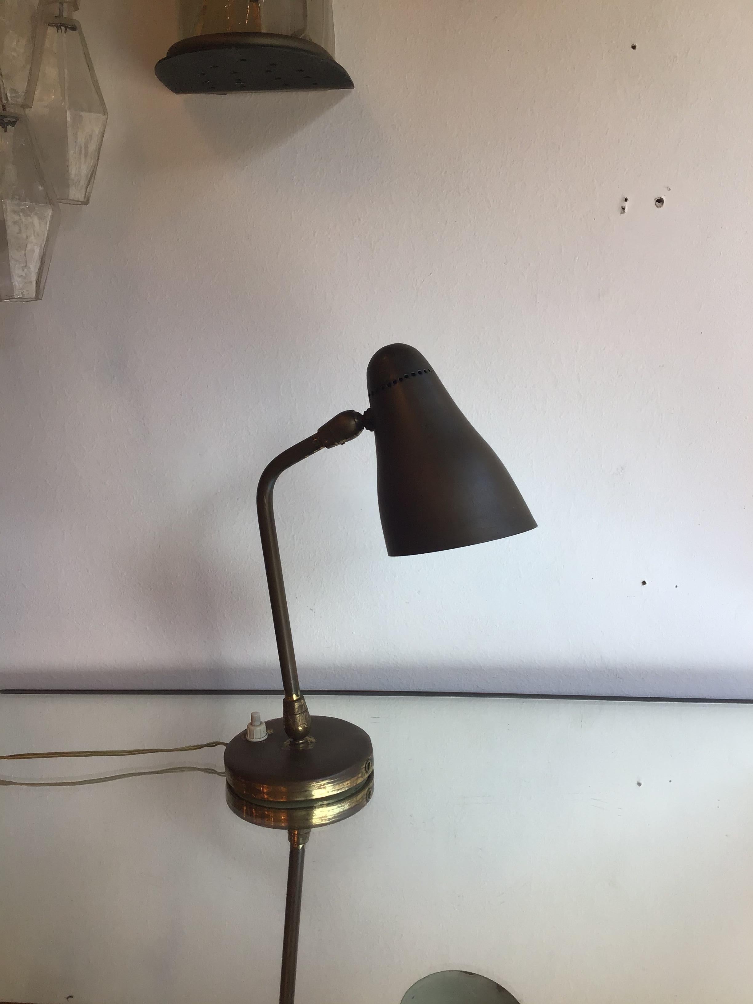Stilnovo-Tischlampe/Applikation aus Messing, 1950, Italien im Angebot 5
