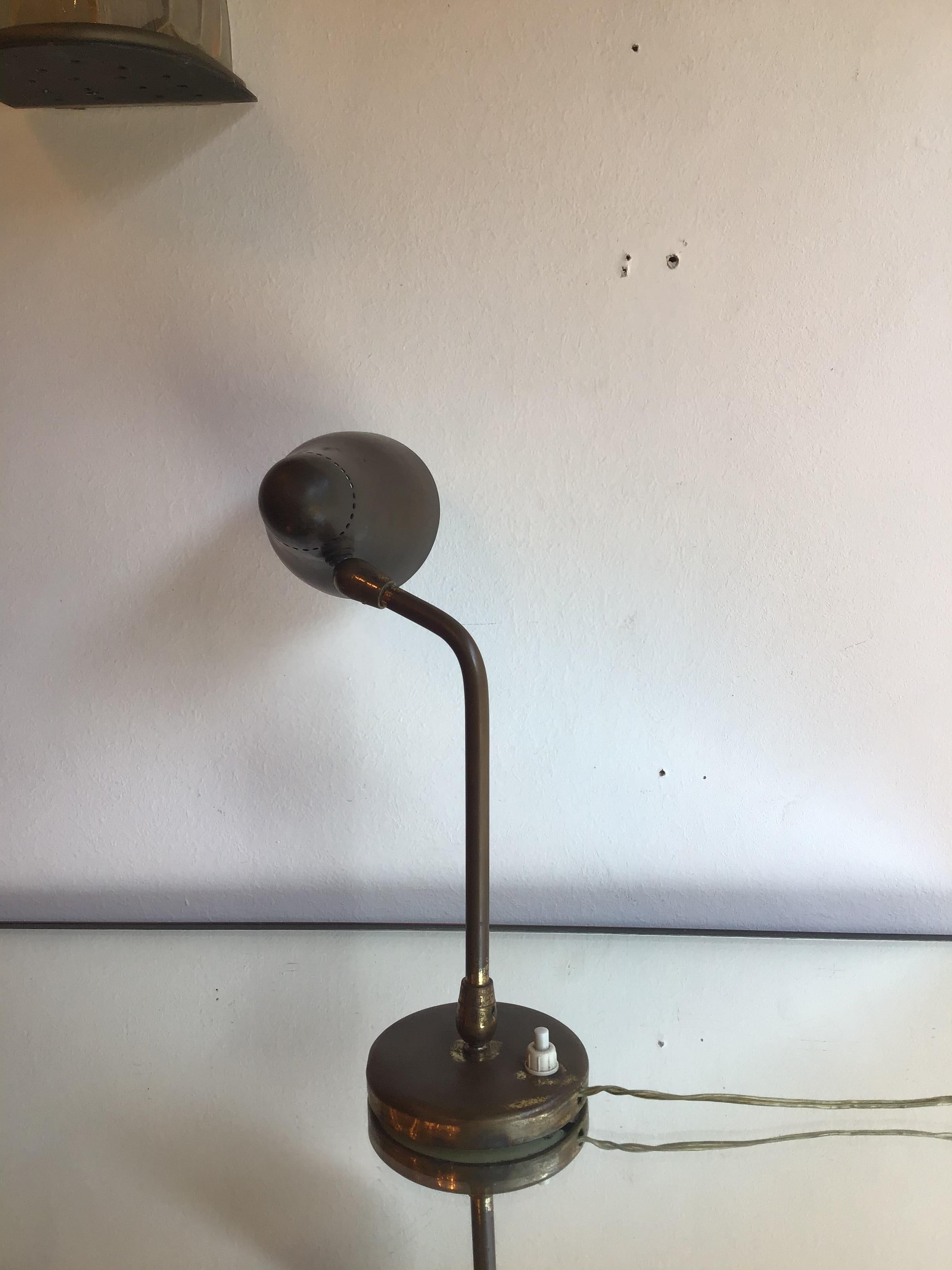 Stilnovo Tischlampe/Applikation Messing, 1950, Italien.