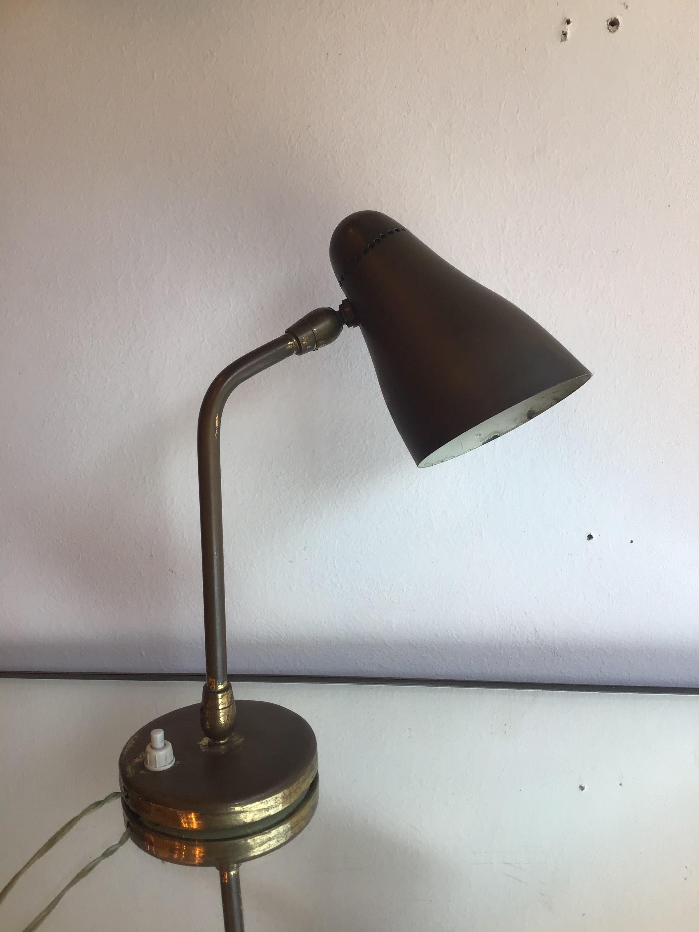 Mid-Century Modern Lampe de bureau/applique en laiton de style Stilnovo, 1950, Italie en vente