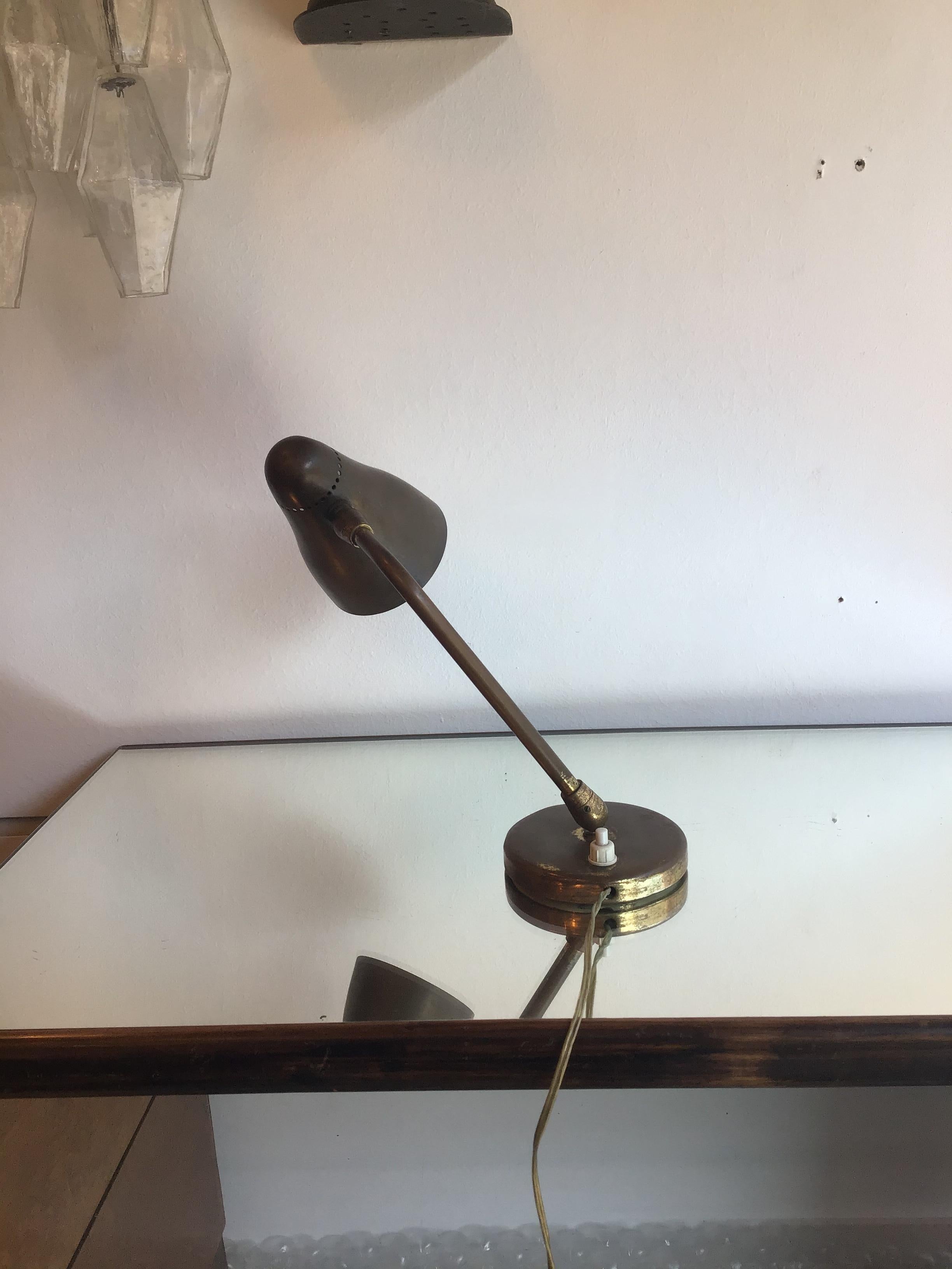 Laiton Lampe de bureau/applique en laiton de style Stilnovo, 1950, Italie en vente