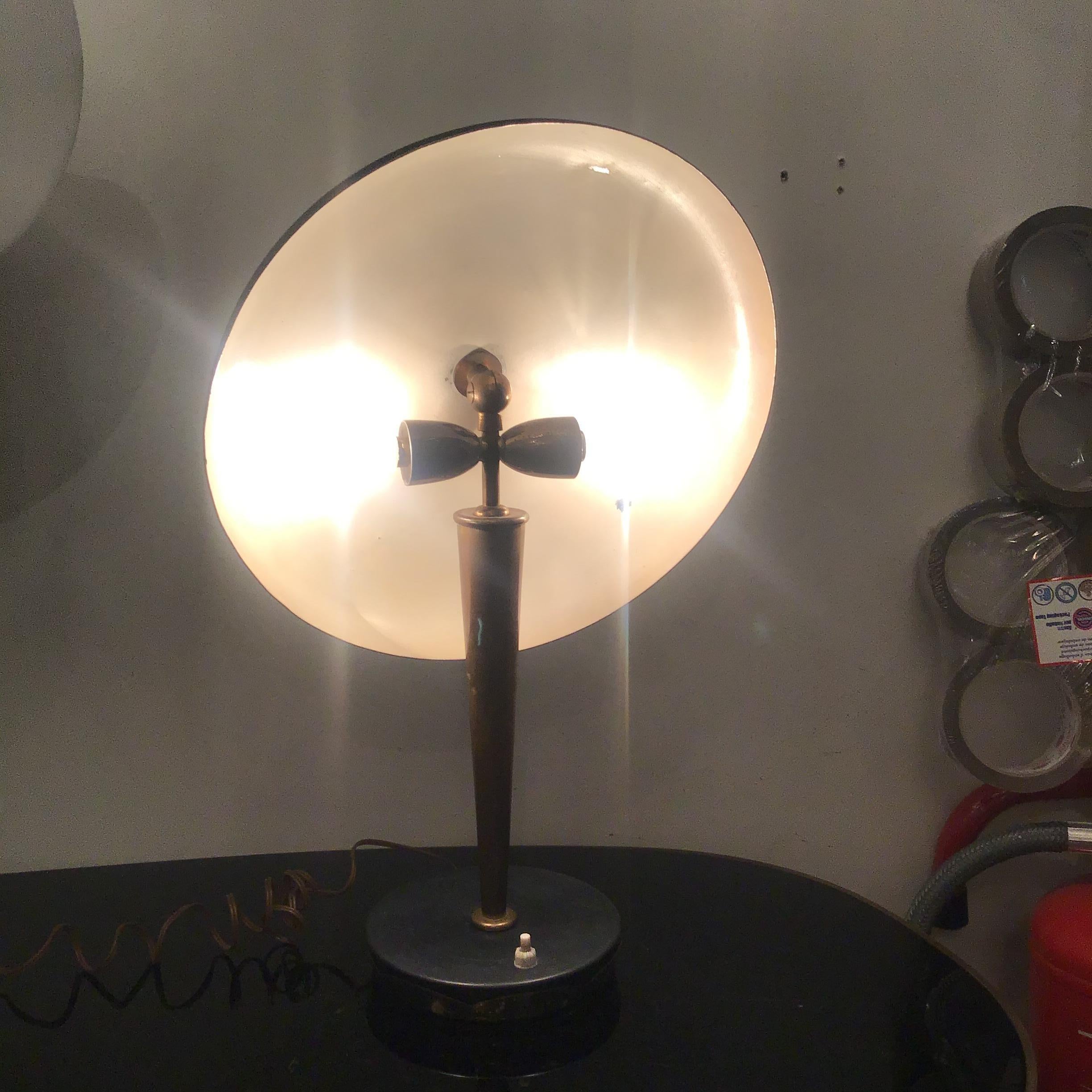 Lampe de bureau Stilnovo en laiton et métal, Italie, 1950 en vente 12