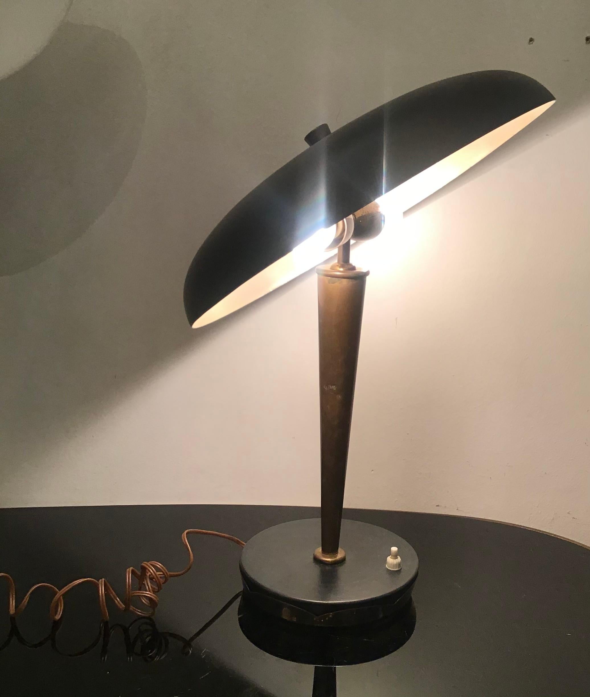 Lampe de bureau Stilnovo en laiton et métal, Italie, 1950 en vente 14