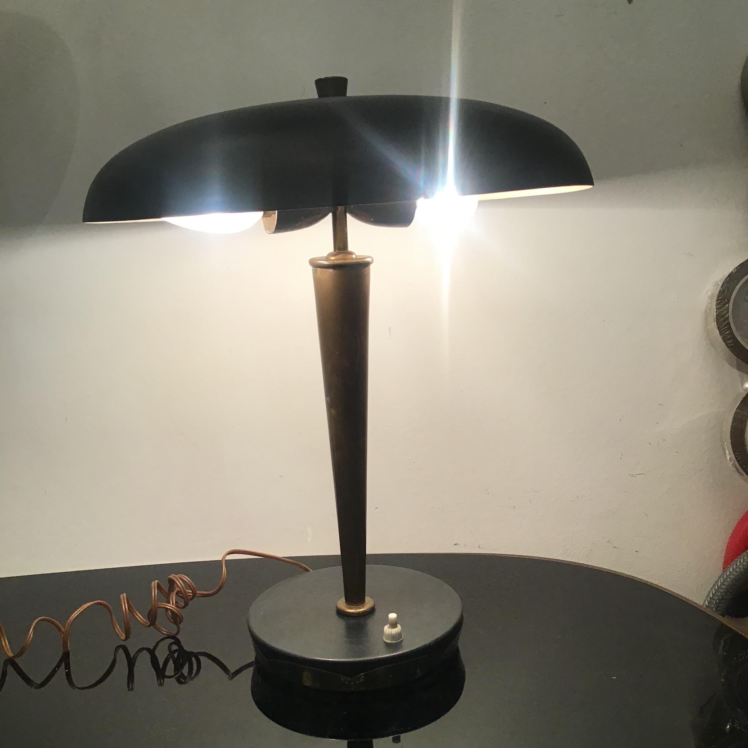 Lampe de bureau Stilnovo en laiton et métal, Italie, 1950 en vente 3