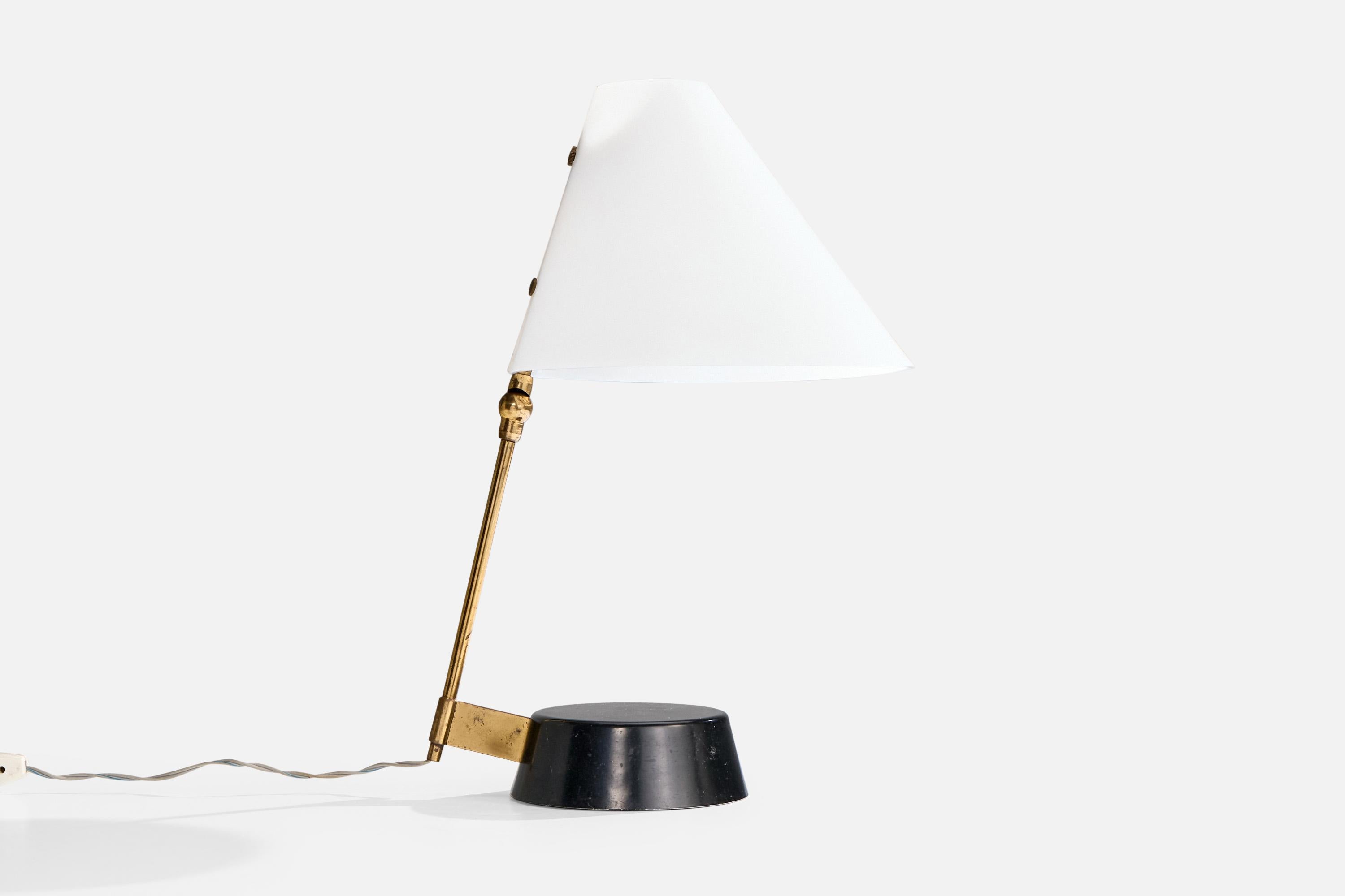 Lampe de table réglable en laiton, acrylique blanc et métal laqué noir produite par Stilnovo, Italie, c. années 1960.

Dimensions de la lampe (pouces) : 14.0 
