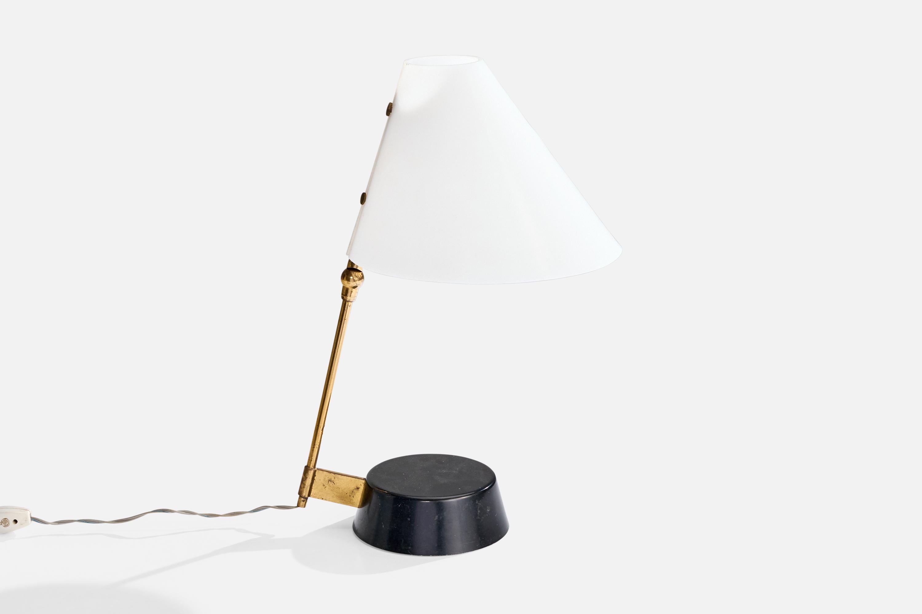 Mid-Century Modern Stilnovo, lampe de table, laiton, métal, acrylique, Italie, années 1960 en vente