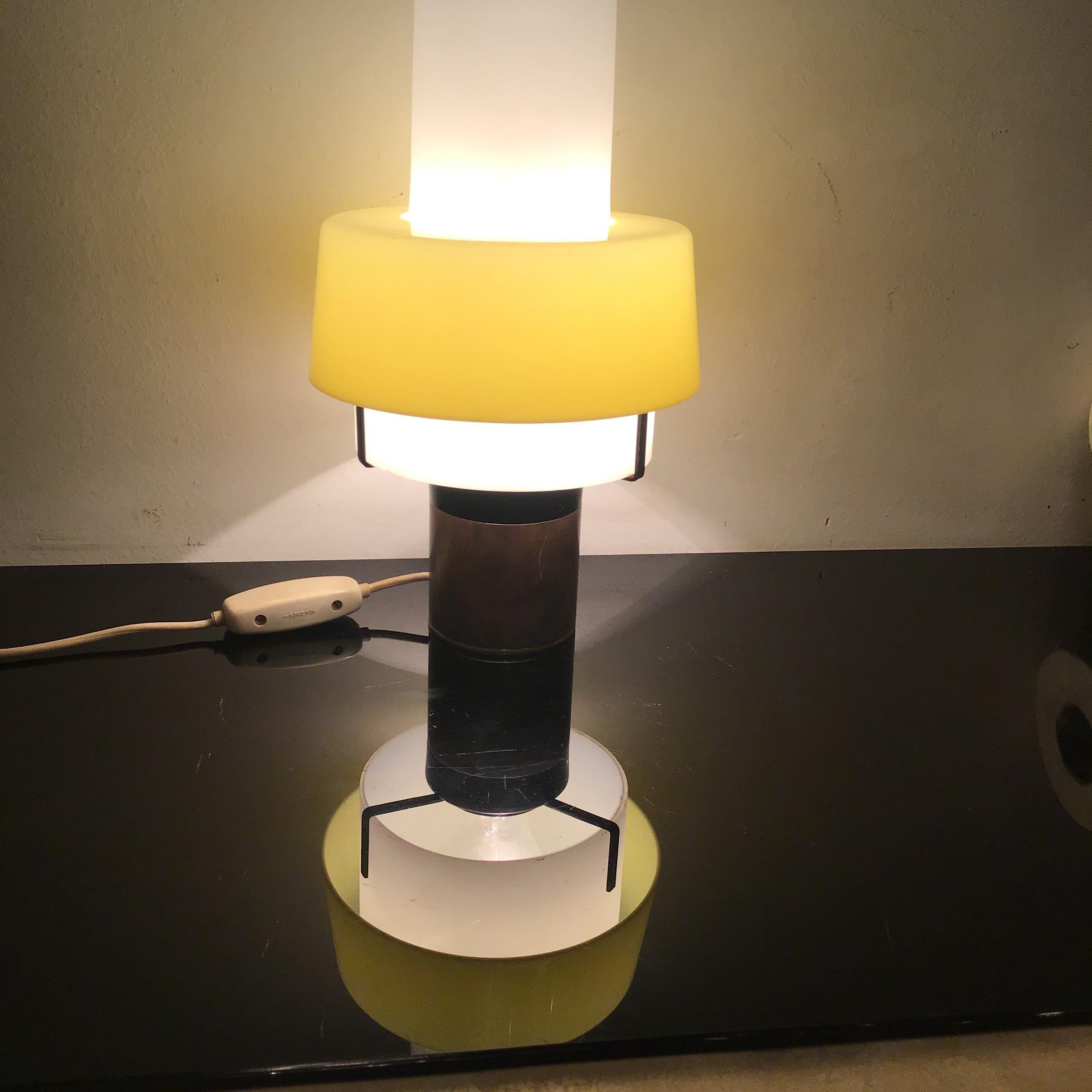 Lampe de table Stilnovo Laiton Verre opalin Plexiglas Années 50 Italie  en vente 9