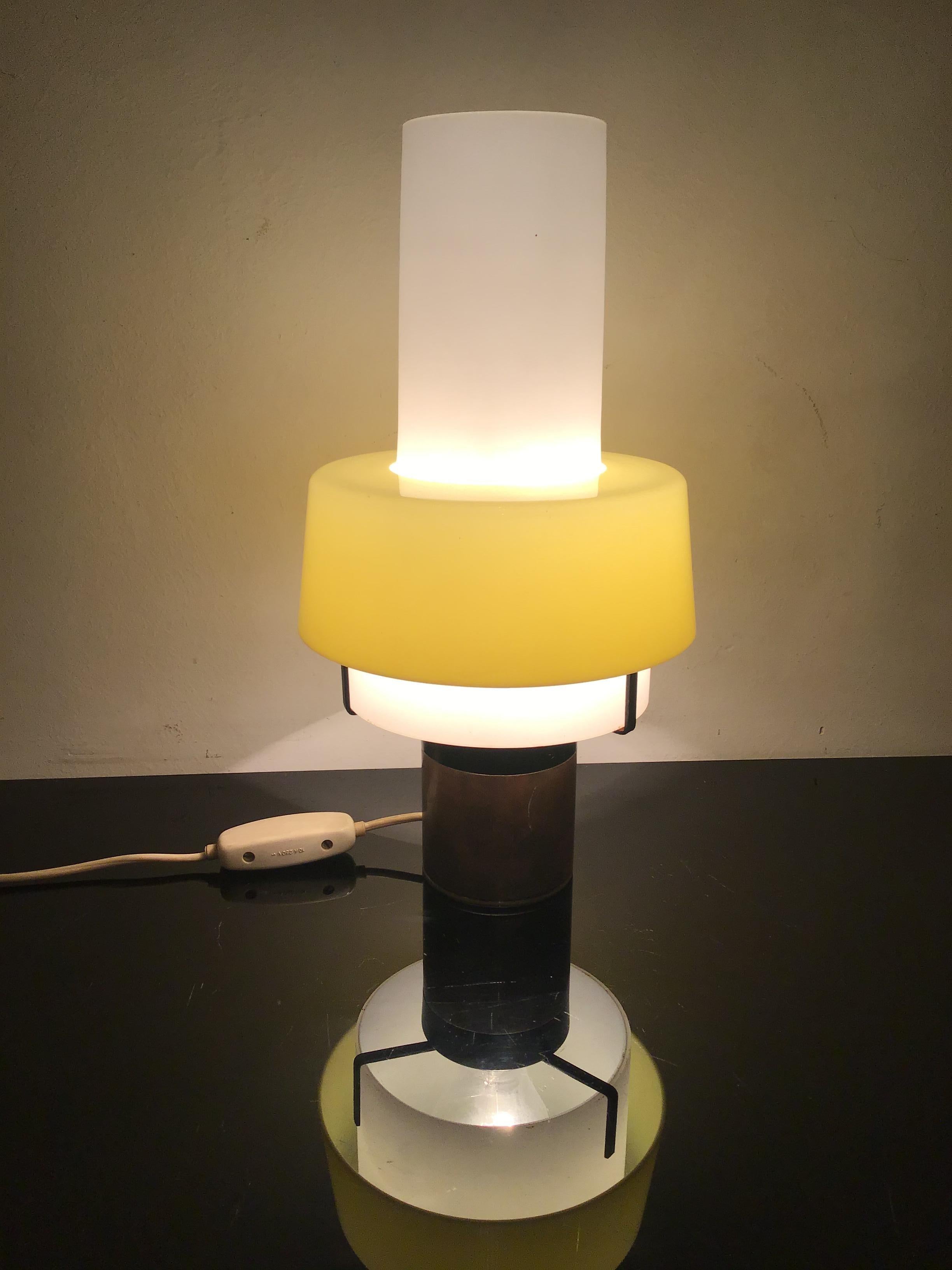 Lampe de table Stilnovo Laiton Verre opalin Plexiglas Années 50 Italie  en vente 10
