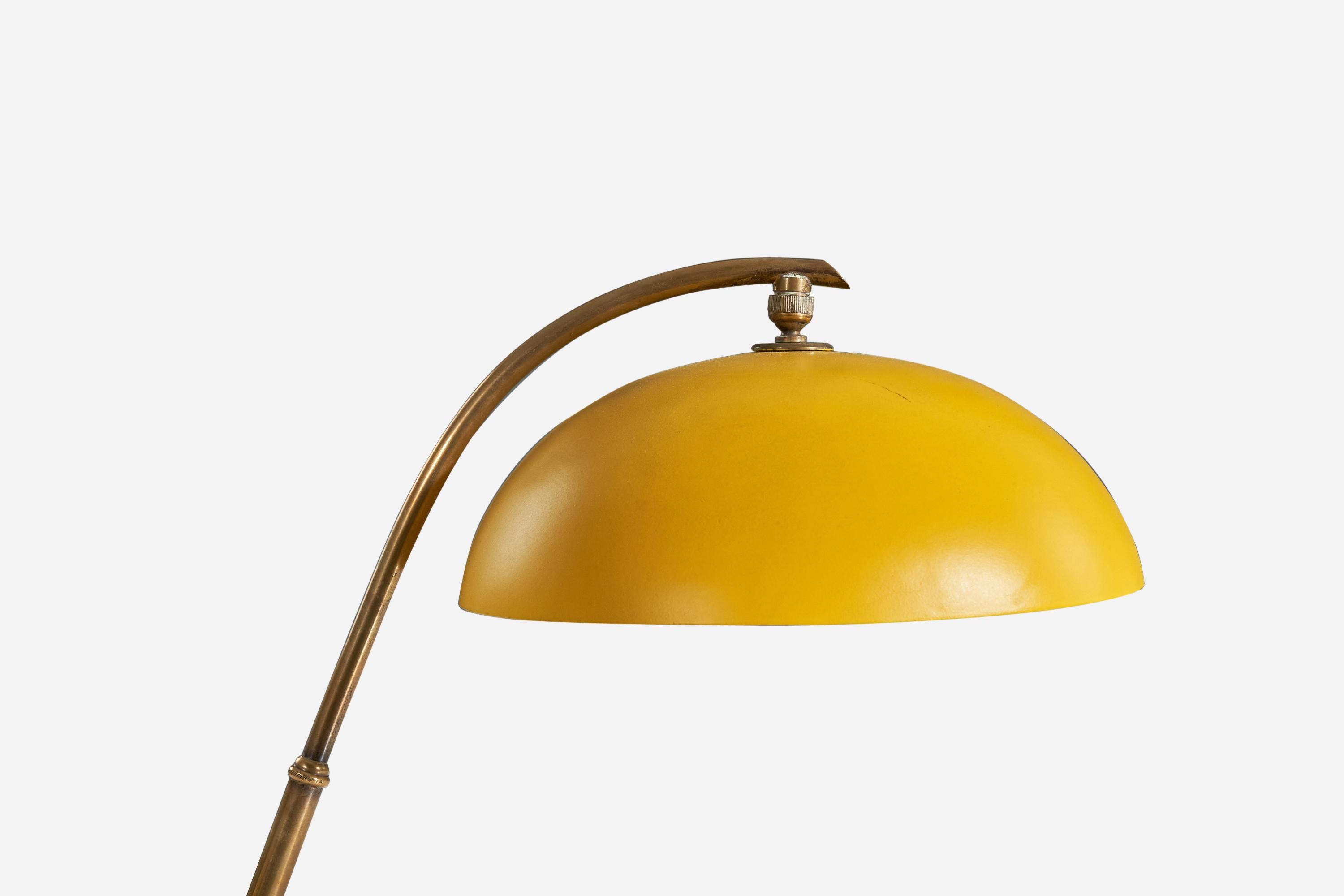Stilnovo, Table Lamp, Brass, Yellow-Lacquered Metal, Italy, 1950s In Good Condition For Sale In High Point, NC